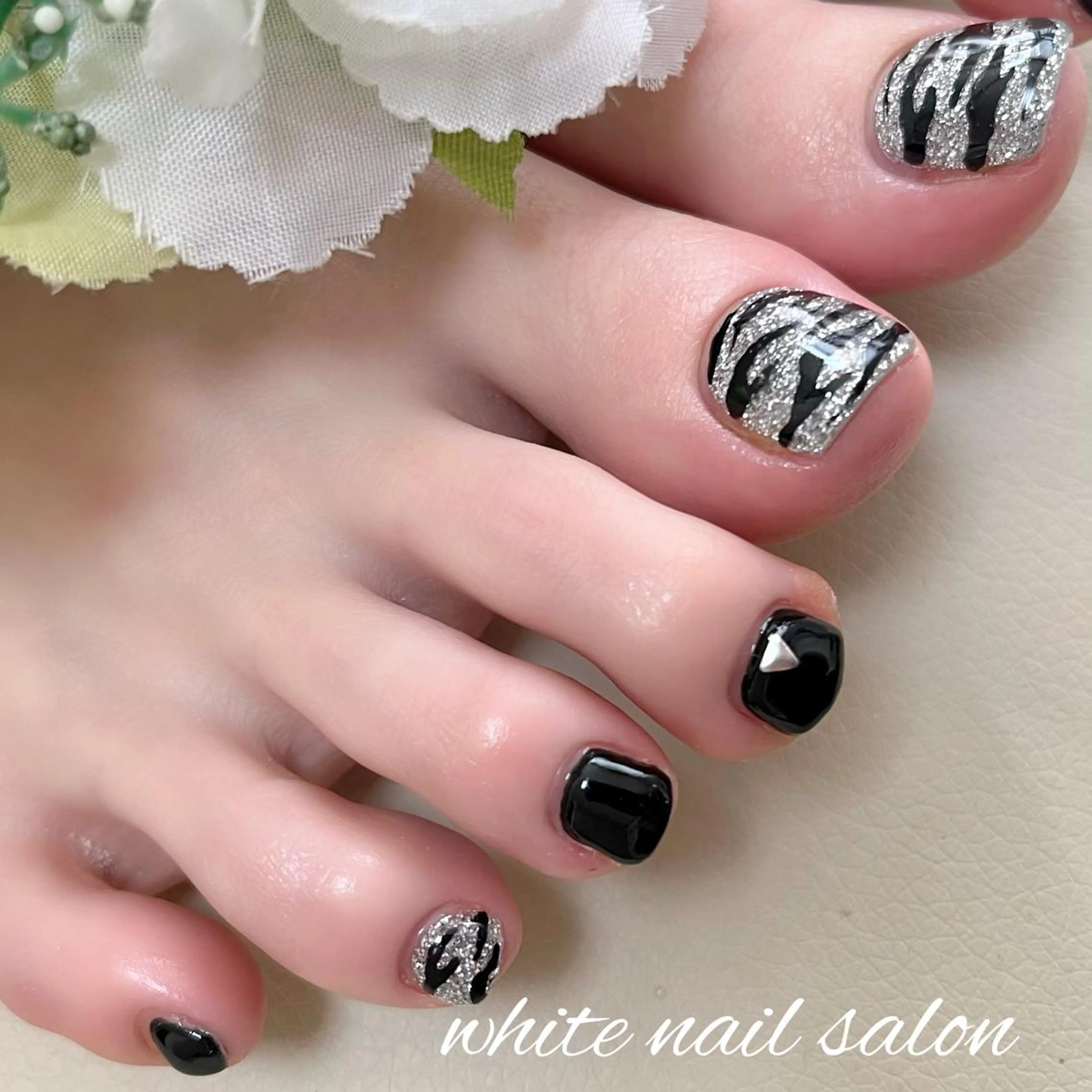 ネイル フットネイル ジェルネイル ハードジェル ラメ(グリッター) 持ち込み フットネイル white nail salonのネイルデザイン