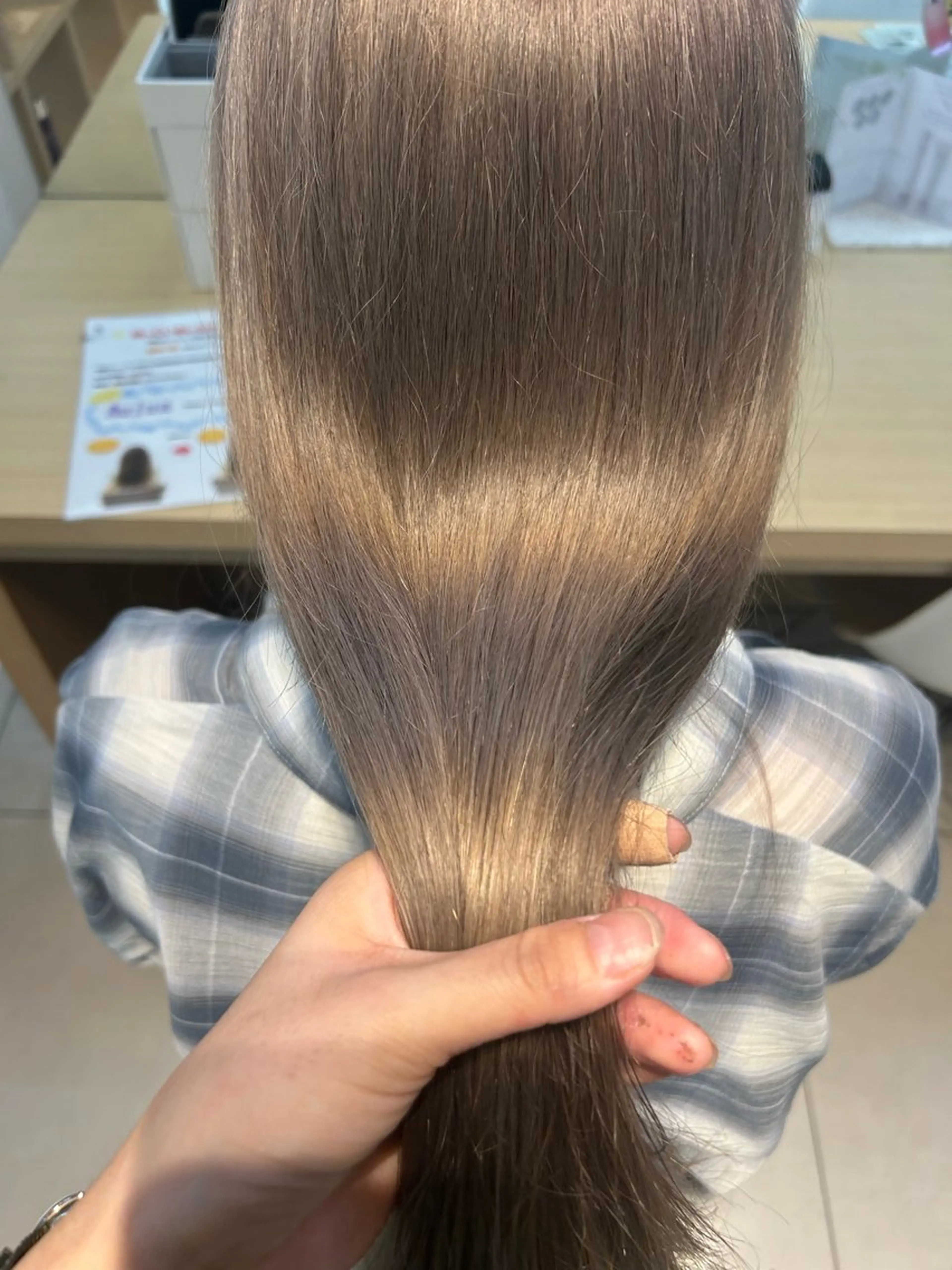 ロング 🍂透明感ベージュ カラー🍂森部杏菜のヘアスタイル