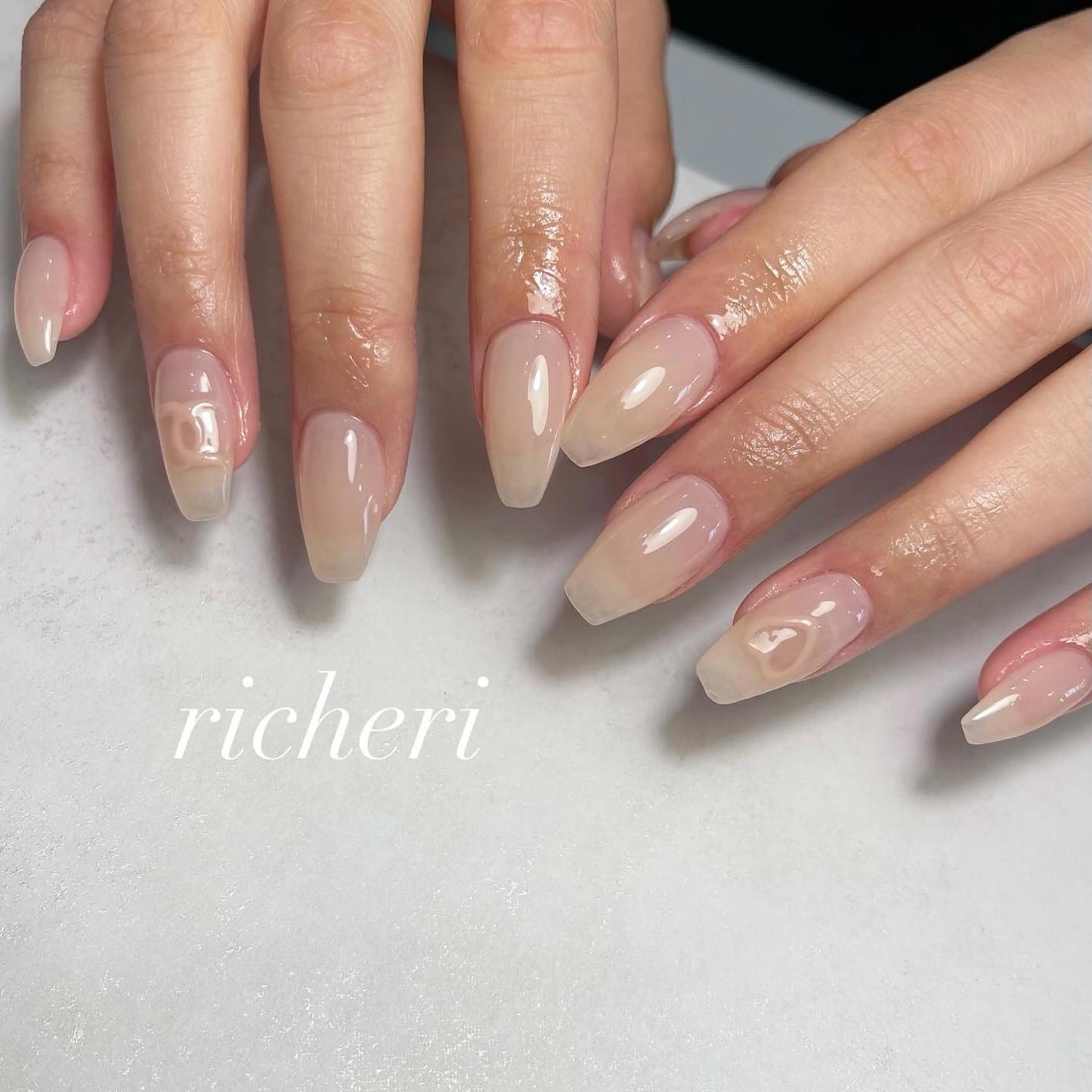 ミディアム ネイル 韓国風ヘア アートネイル フレンチネイル ジェルネイル ガラスフレンチ richeri beautyのエステ・リラクイメージ