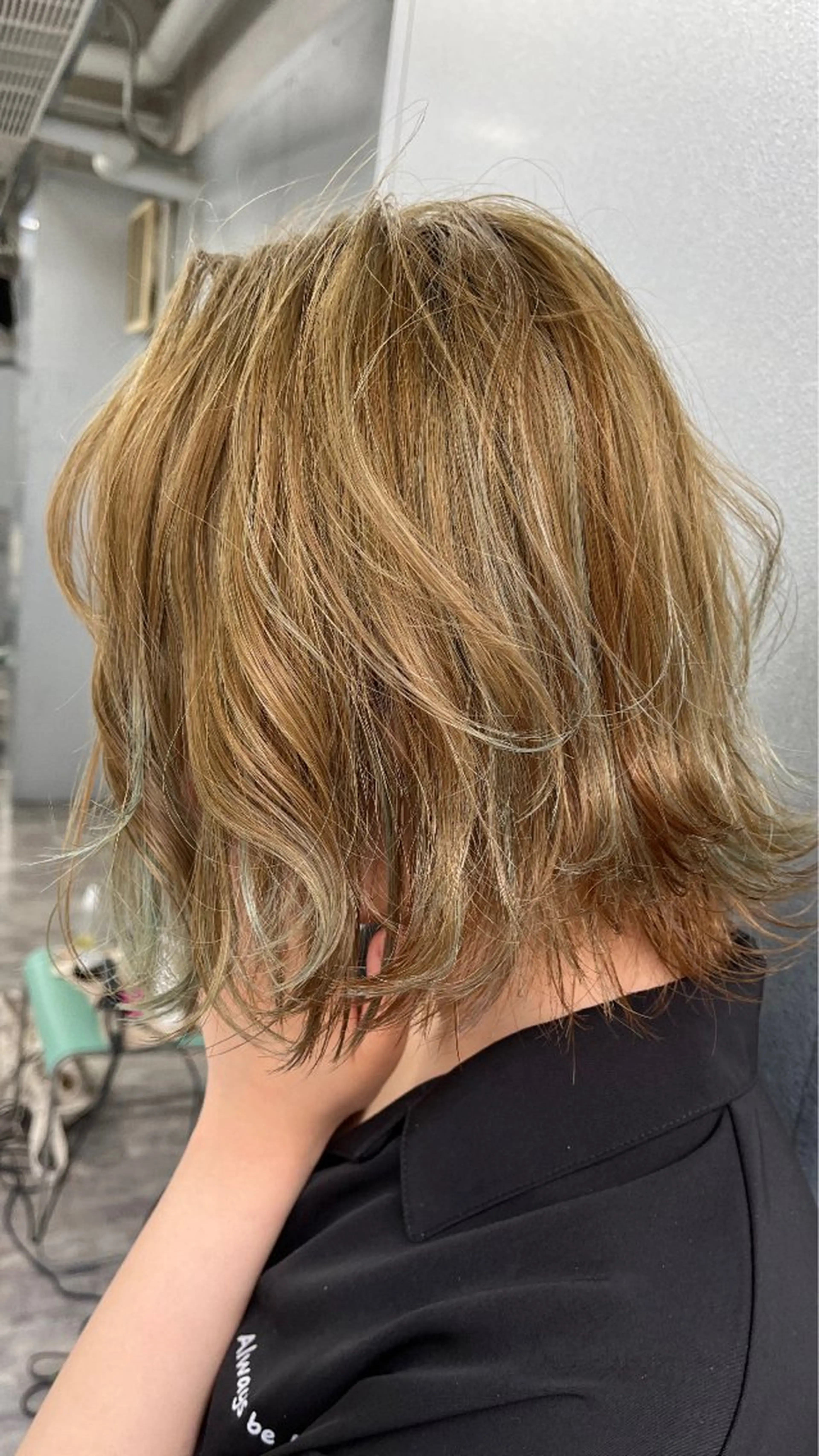 ミディアム カラー 花澤 紗更のヘアスタイル