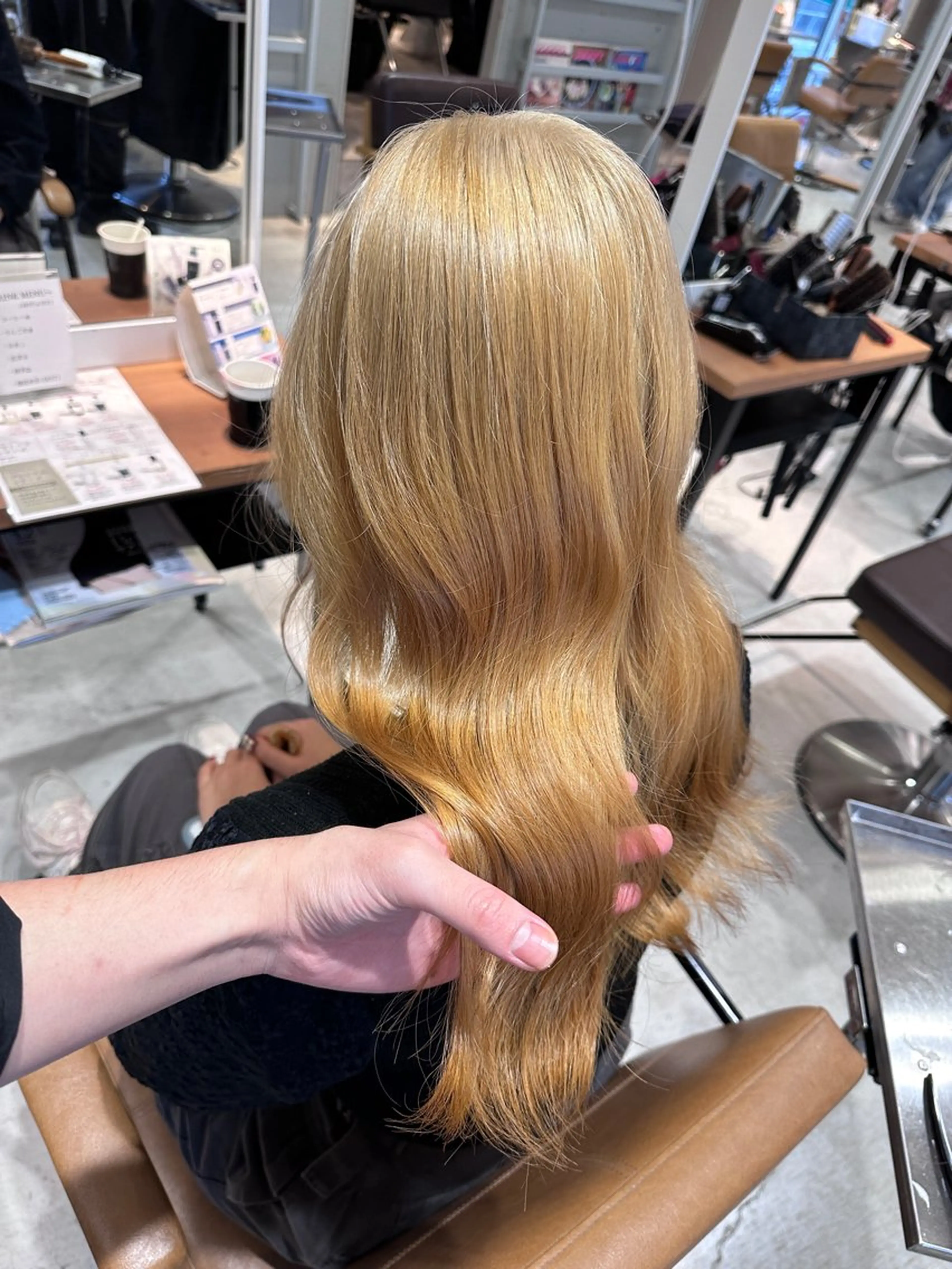 ロング カラー レイヤーブリーチ特化 ホワイト専門/岸のヘアスタイル