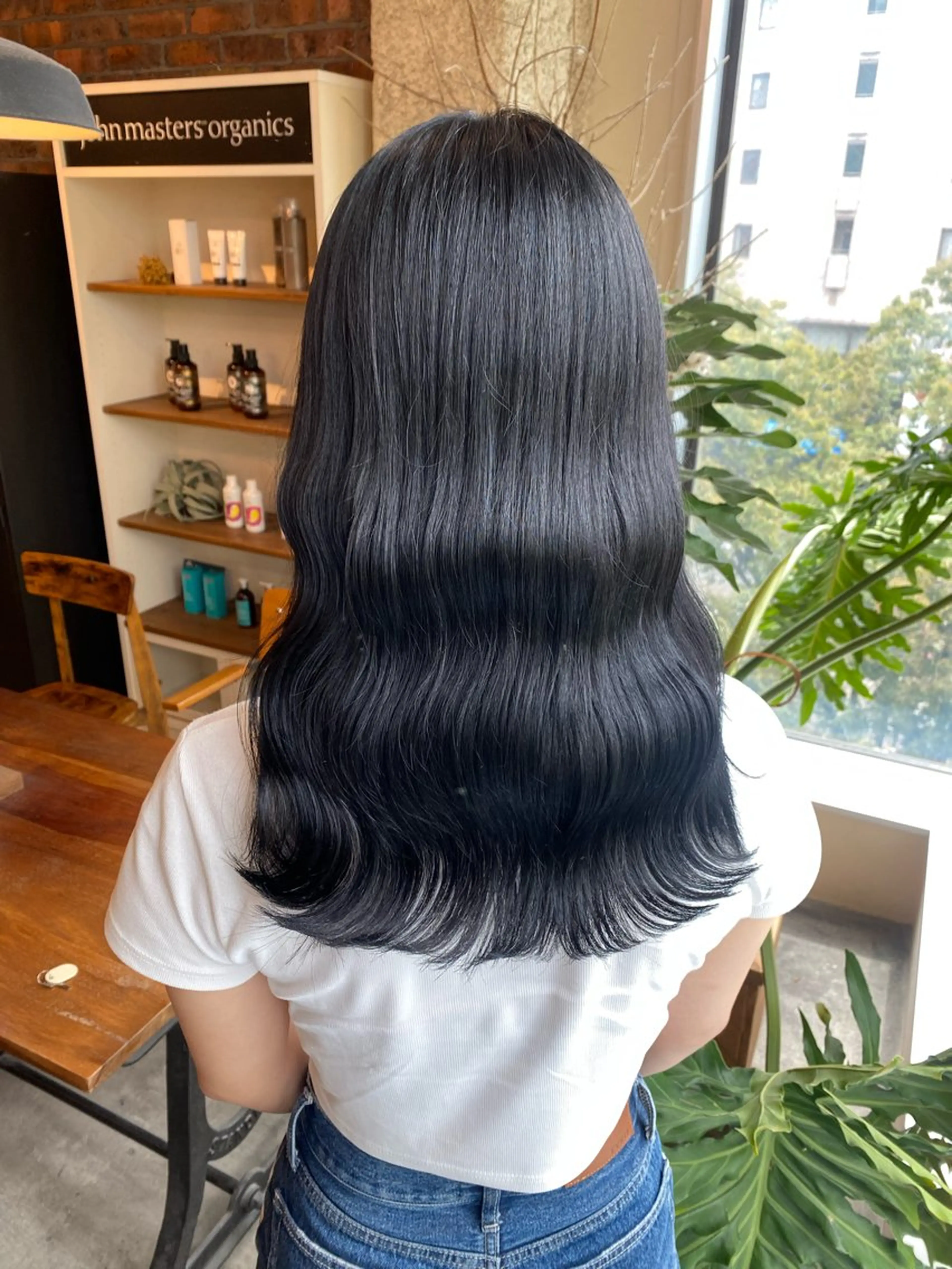 ミディアム カラー 黒髪 ブルーカラー 透明感カラー カット ヘアカラー the BRIDGE 加藤みのりのヘアスタイル