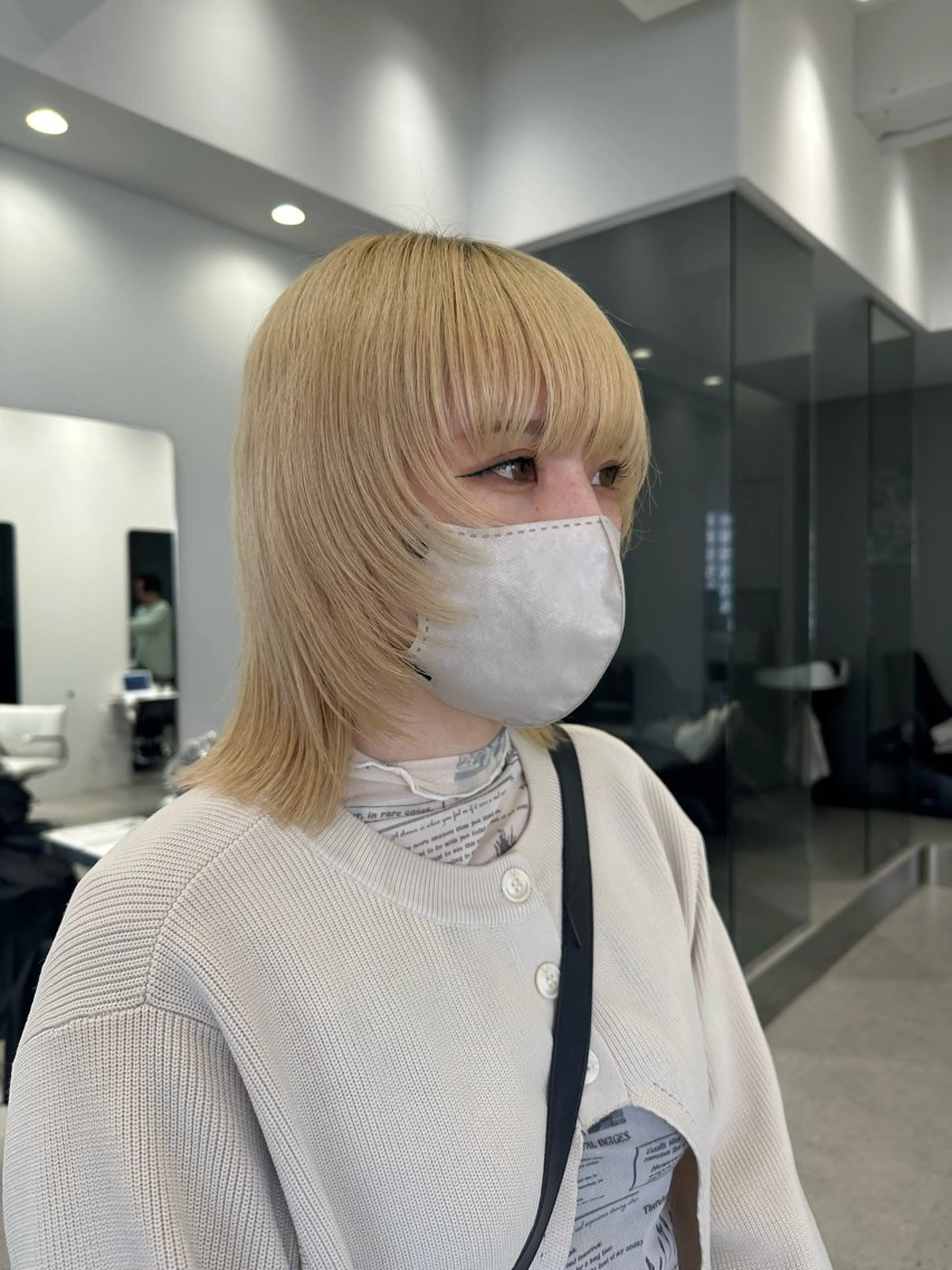 ミディアム 顔まわりレイヤー 顔周りカット レイヤーカット AIKA🤍 カットモデル募集🫧のヘアスタイル