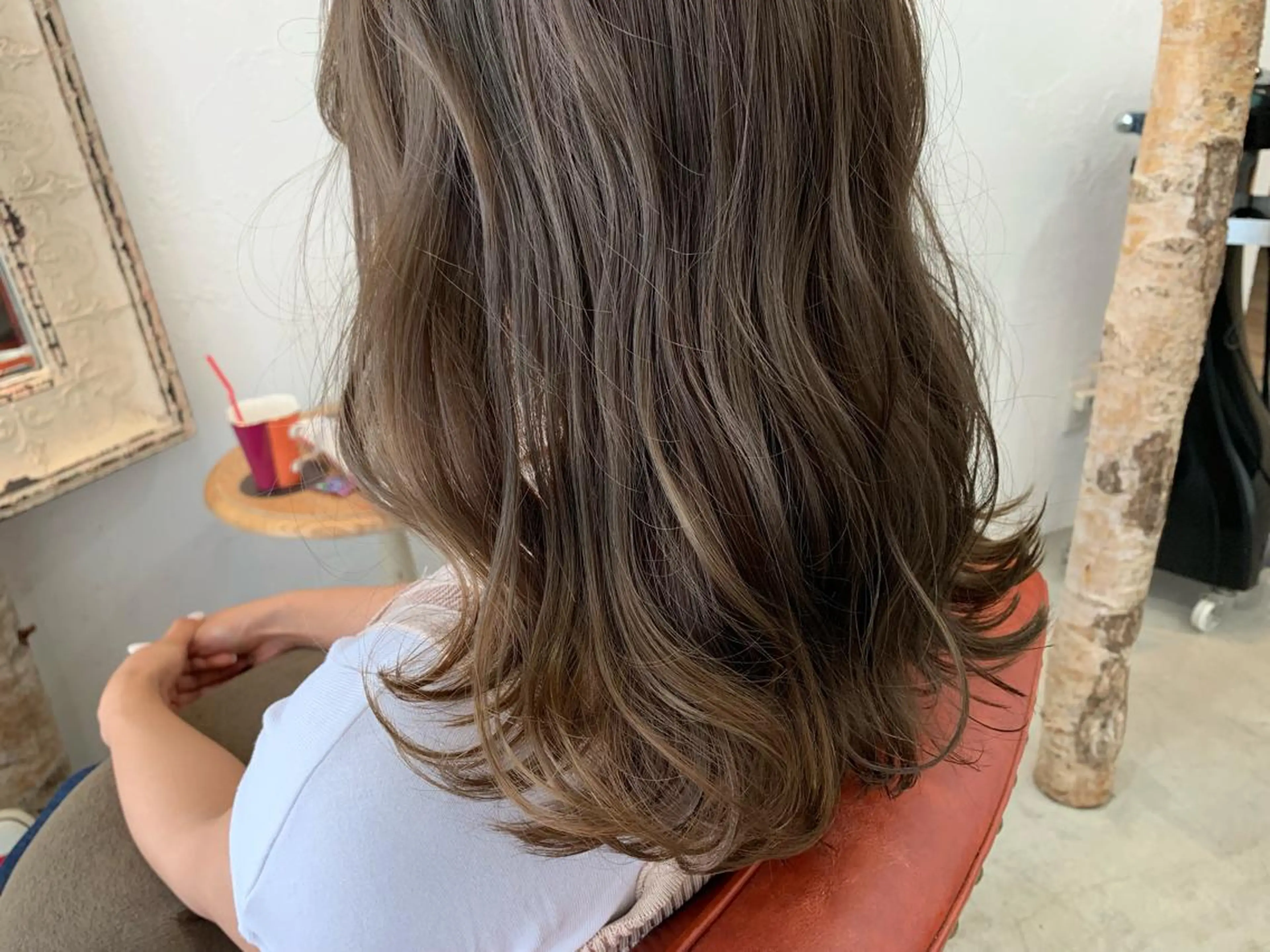 セミロング カラー fio マナミのヘアスタイル