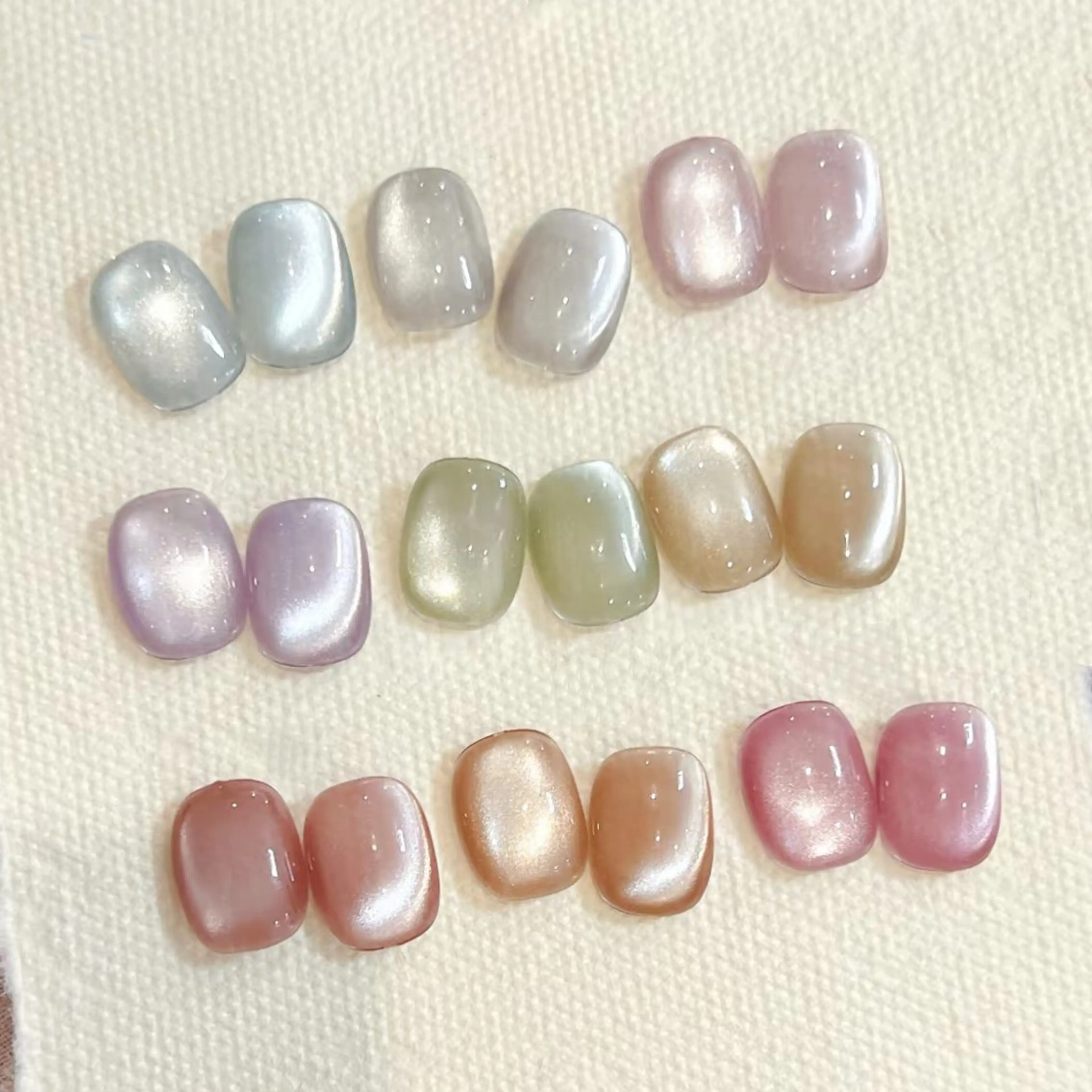 Ins’話題🫧ちゅるん水光マグネットネイルの写真