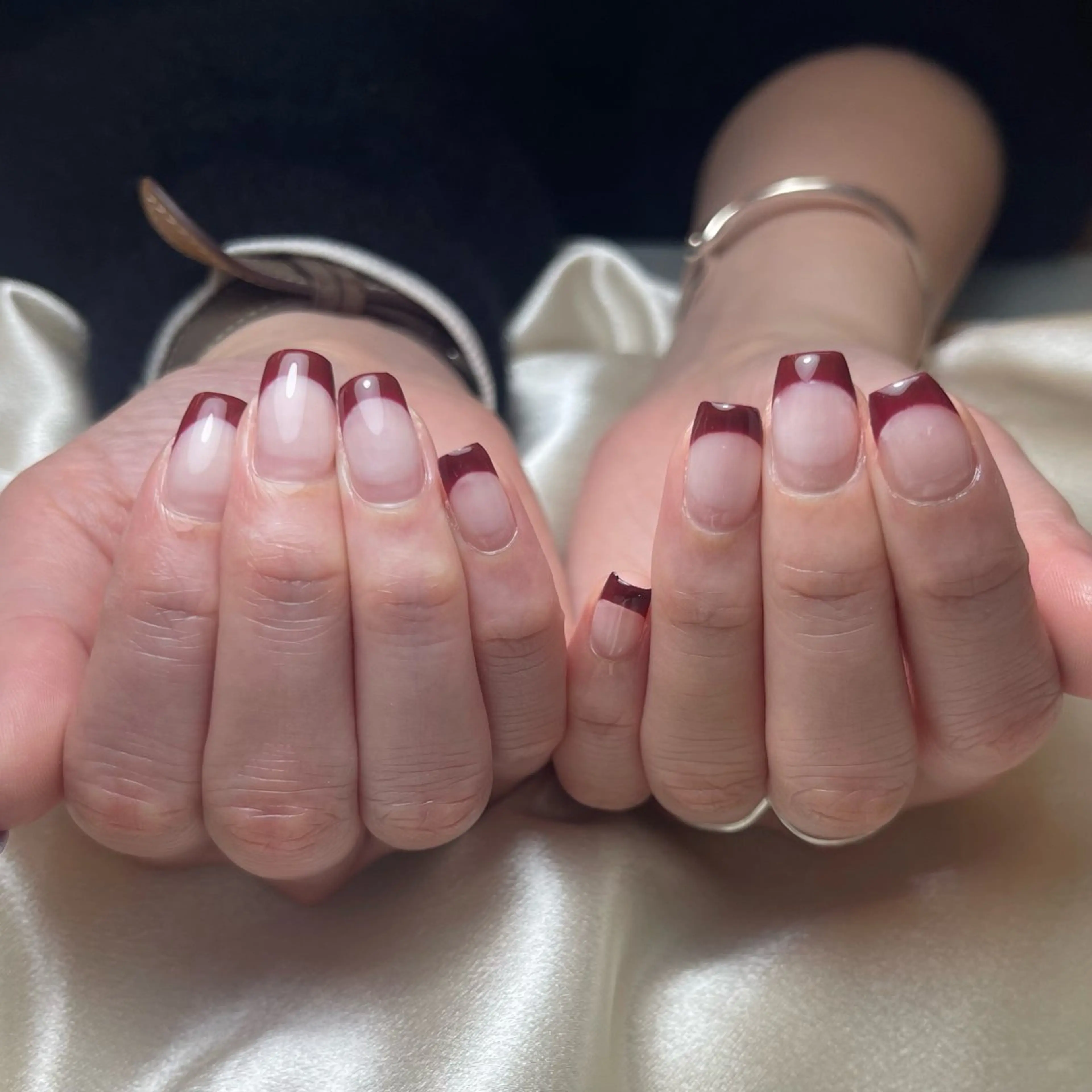 ネイル ボルドー フレンチネイル ハンドネイル 🧁fein. nana🩵のネイルデザイン