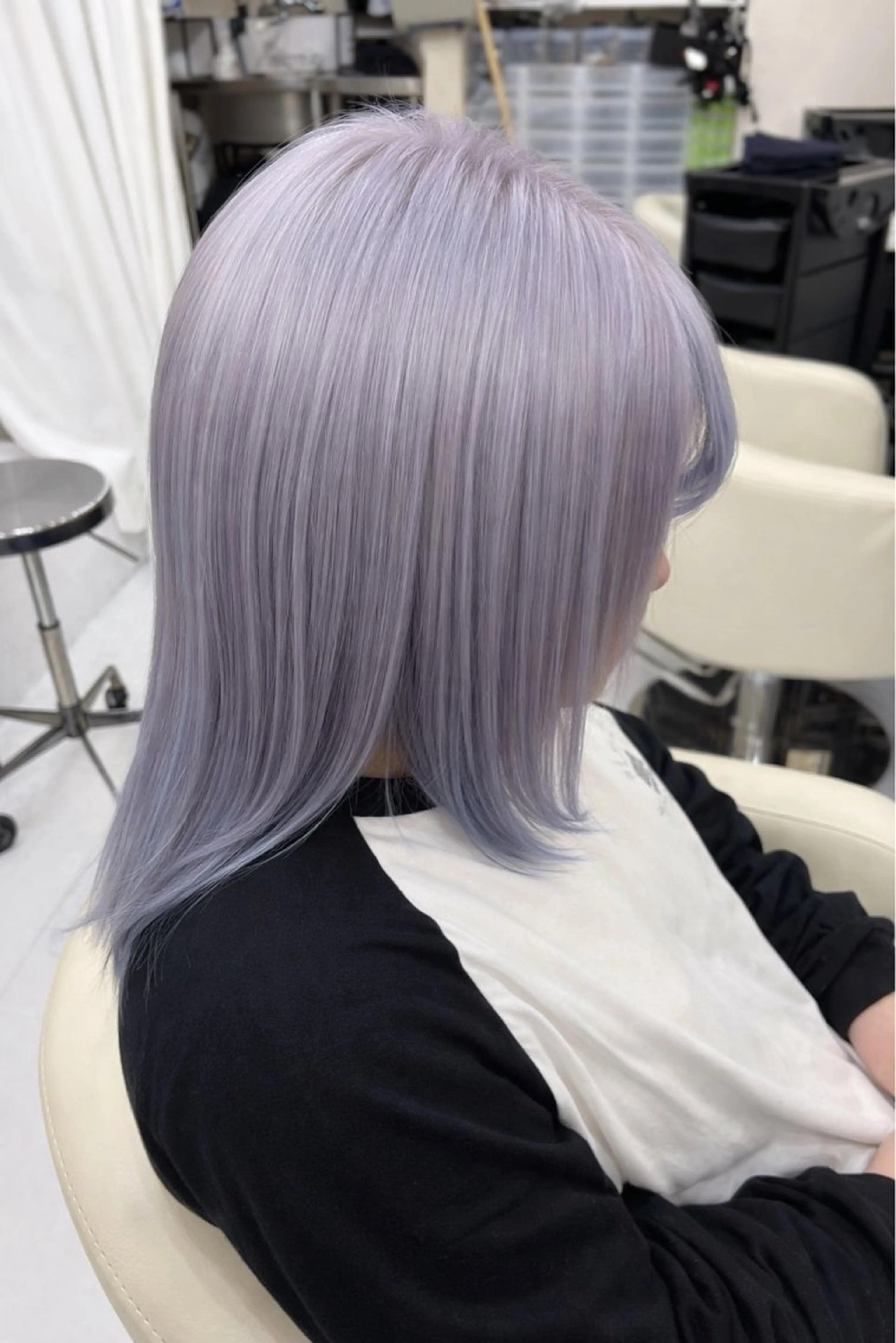 ミディアム カラー ブルーカラー 透明感カラー ハイトーンカラー ラベンダーカラー シルバー ヘアカラー 新宿/ハイトーン/ シールエクステ 祐介のヘアスタイル