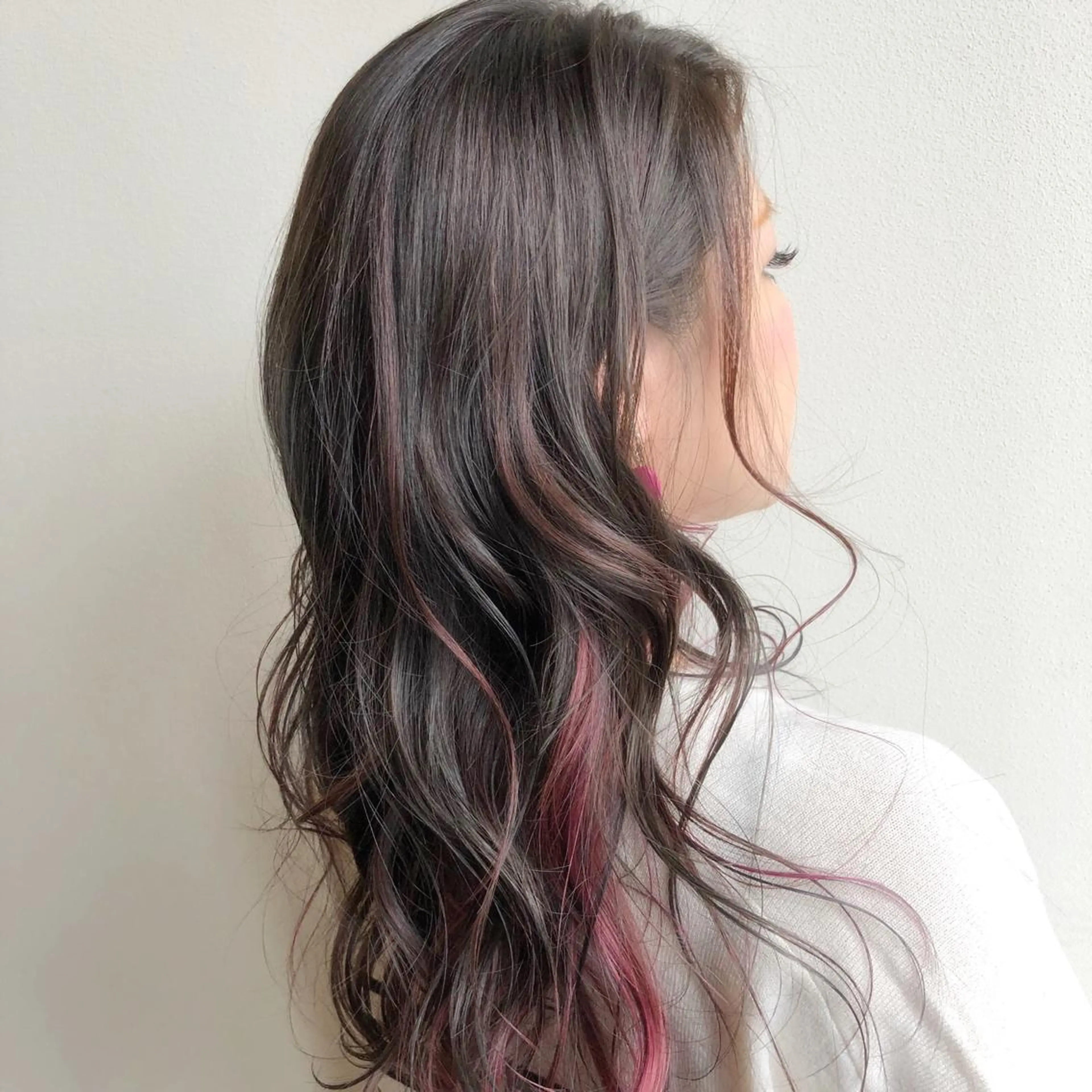 ロング カラー ダークグレー ダークグレージュ グレージュ ハイライトカラー ピンクカラー ヘアカラー トリートメント 江藤 星史のヘアスタイル