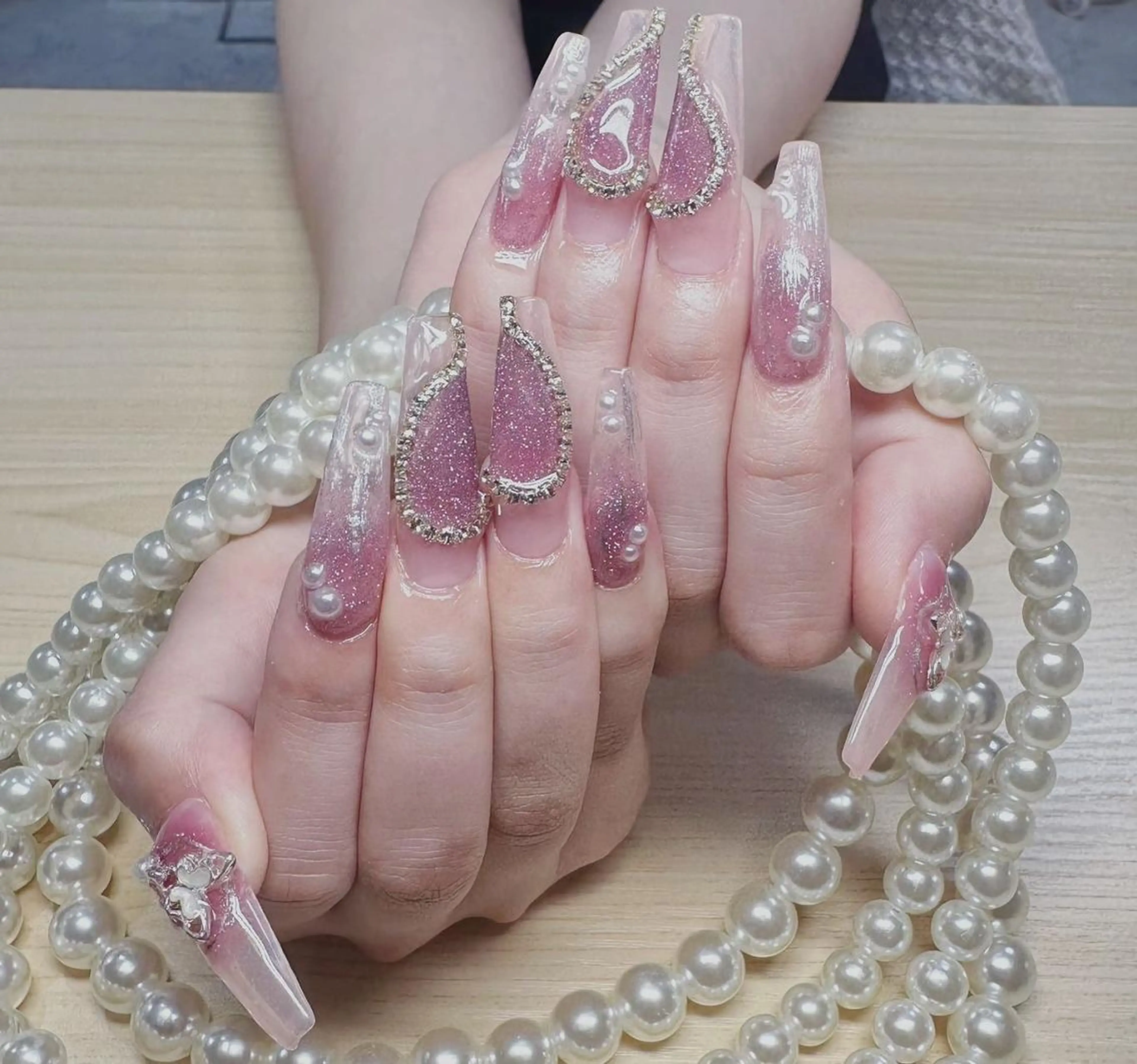 ネイル 長さ出し キラキラネイル ハンドネイル Lucky nail salonのネイルデザイン