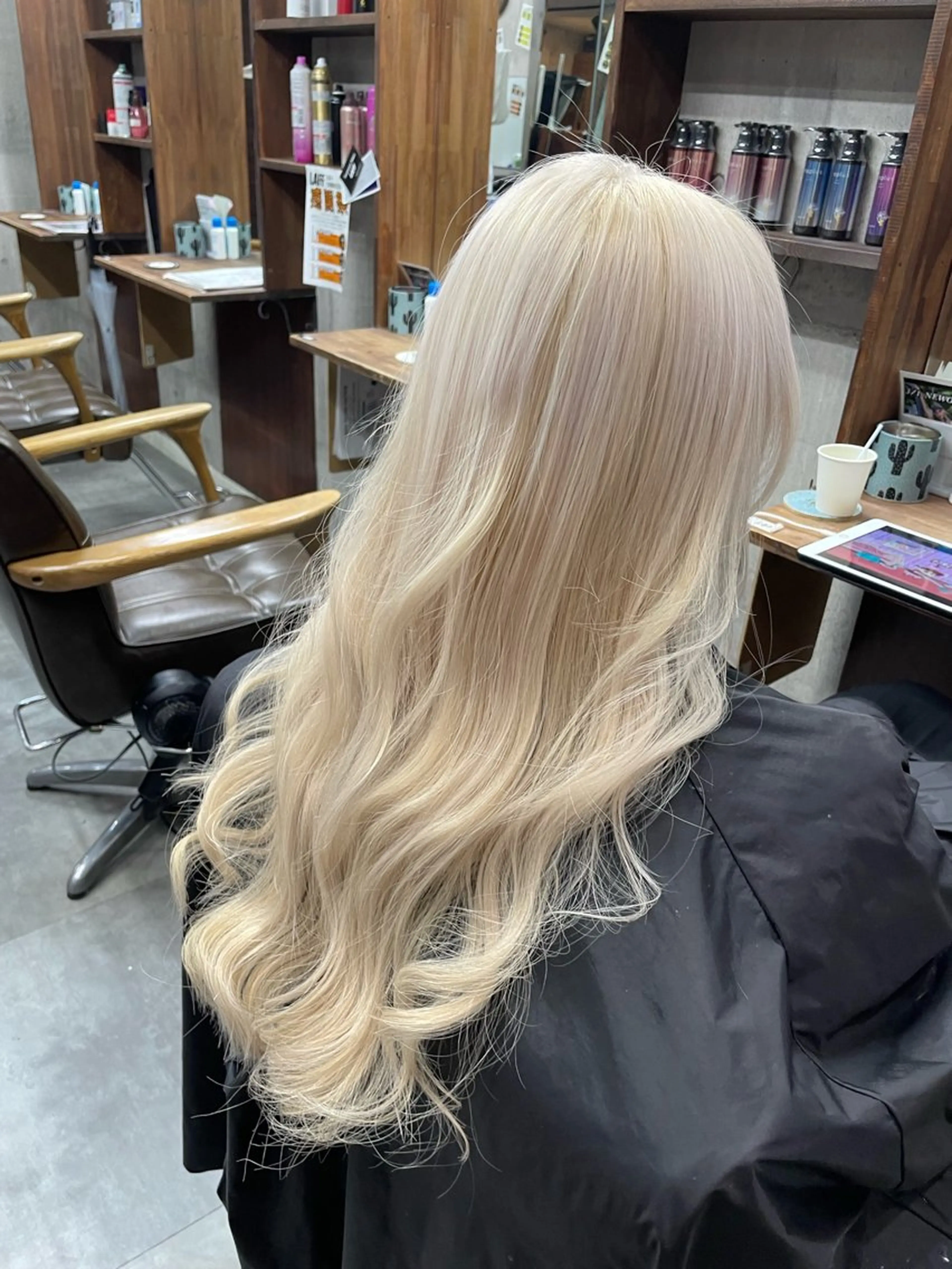 ロング 大阪ハイトーン ひらり💜のヘアスタイル