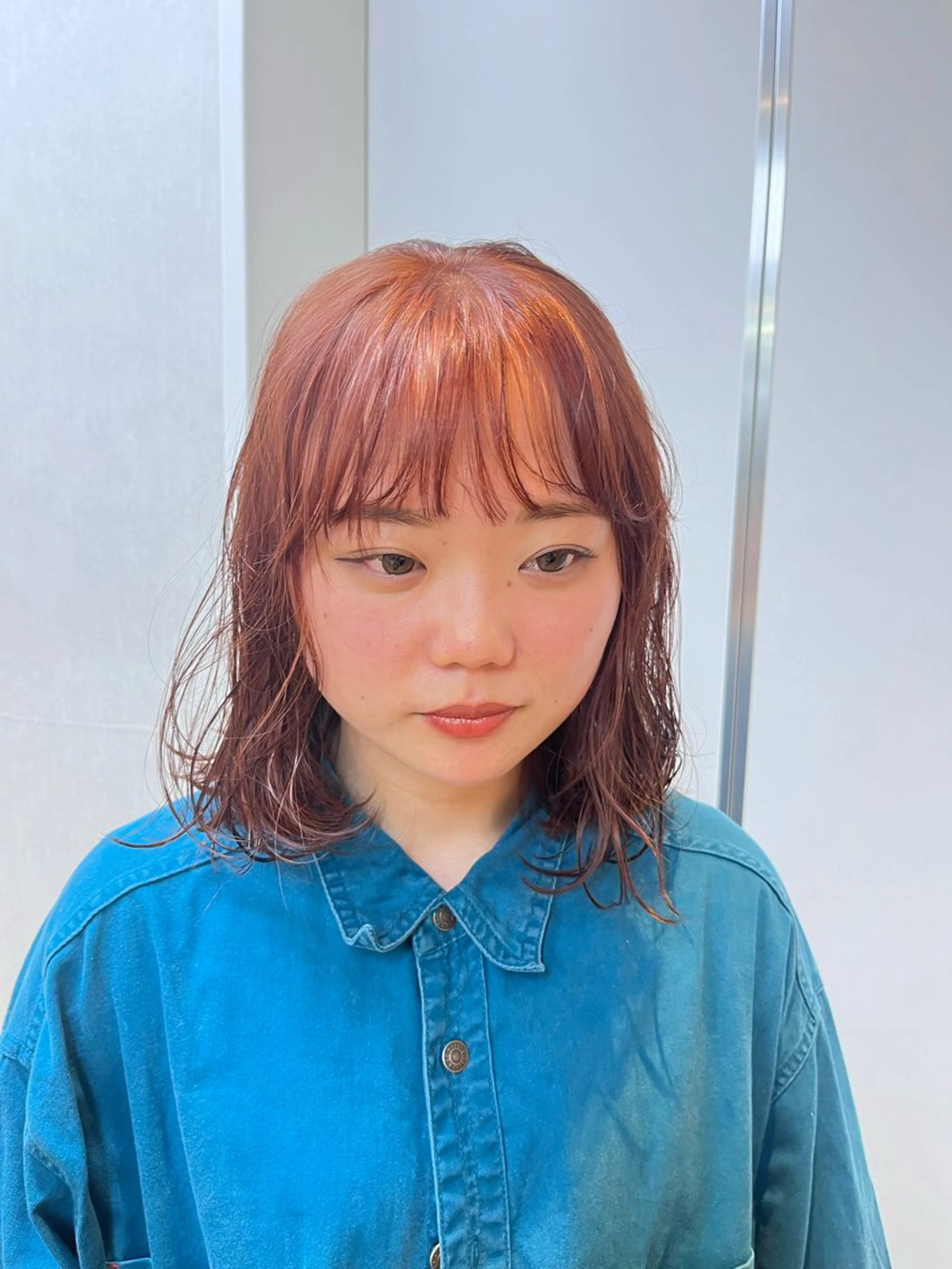 ミディアム カラー 阿久津真衣 似合わせカットのヘアスタイル