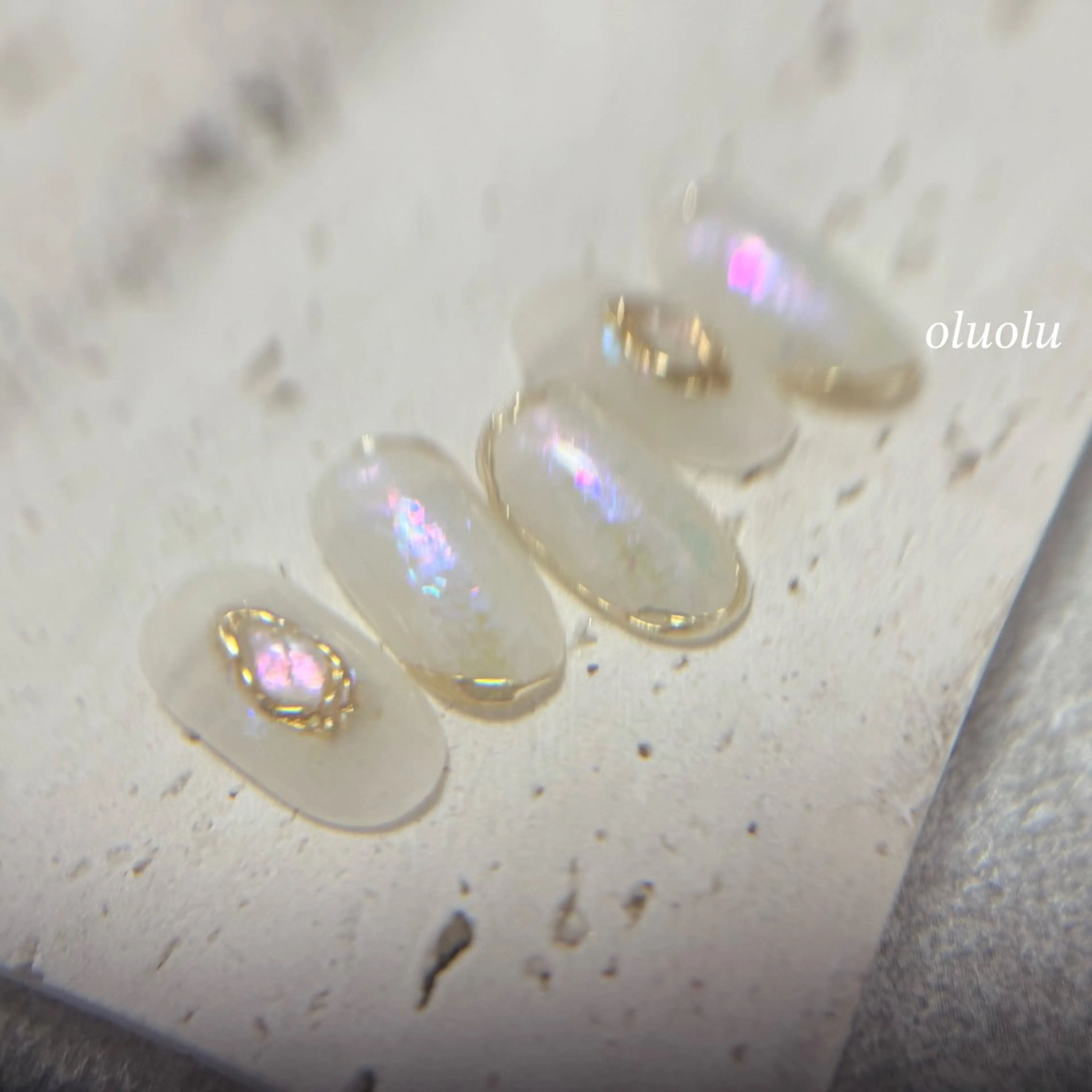 ネイル アートネイル オーロラネイル キラキラネイル ミラーネイル ぷっくりネイル 大村 紬華のネイルデザイン