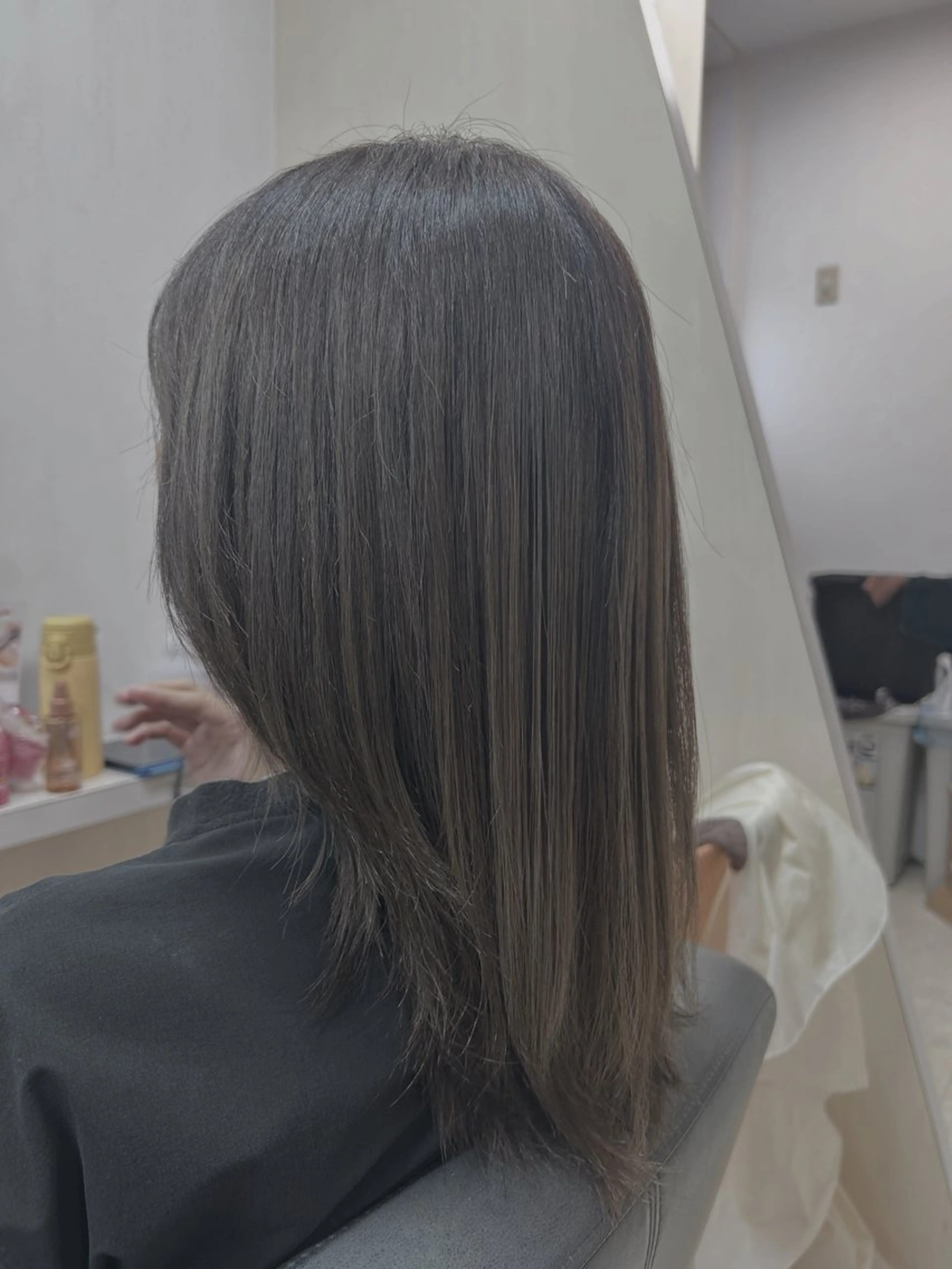 セミロング 若松 絵美のヘアスタイル