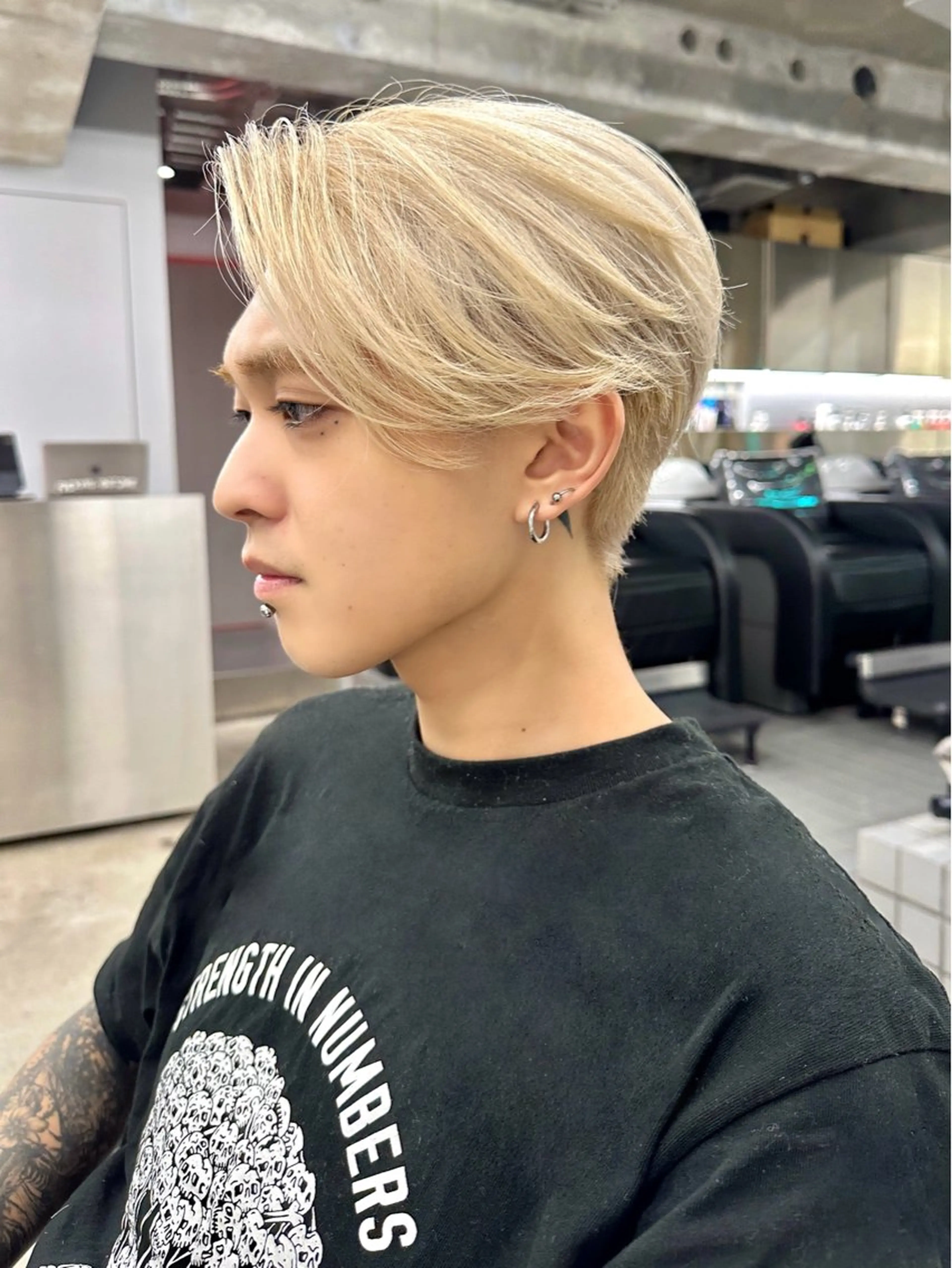 ショート カラー メンズ メンズブリーチ センターパート スパイキーショート 刈り上げ メンズベリーショート カット ヘアカラー トリートメント 渋谷メンズショート 特化🥋　渡邊健流のヘアスタイル