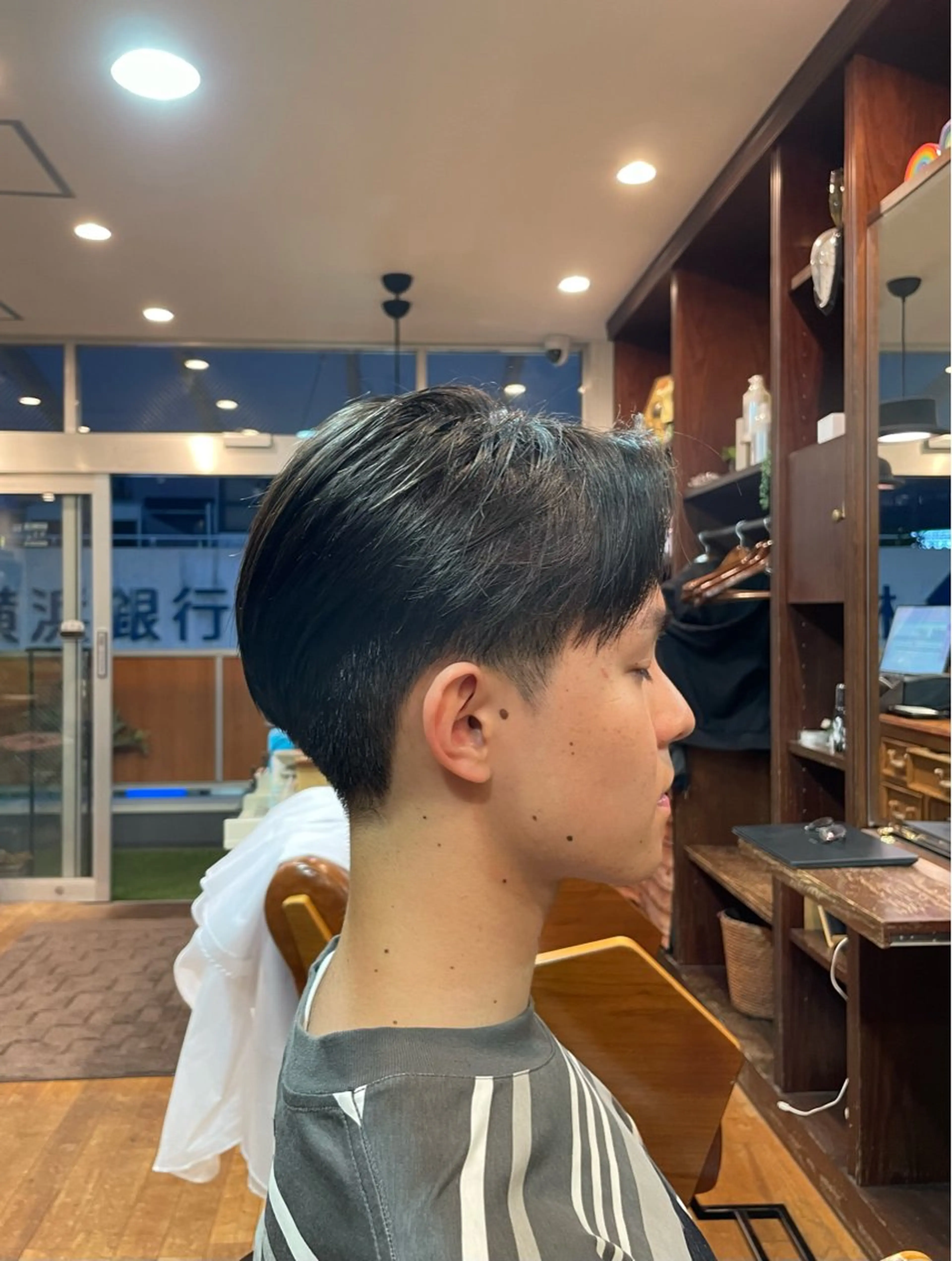 ショート メンズ センターパート 刈り上げ 野村 健太のヘアスタイル