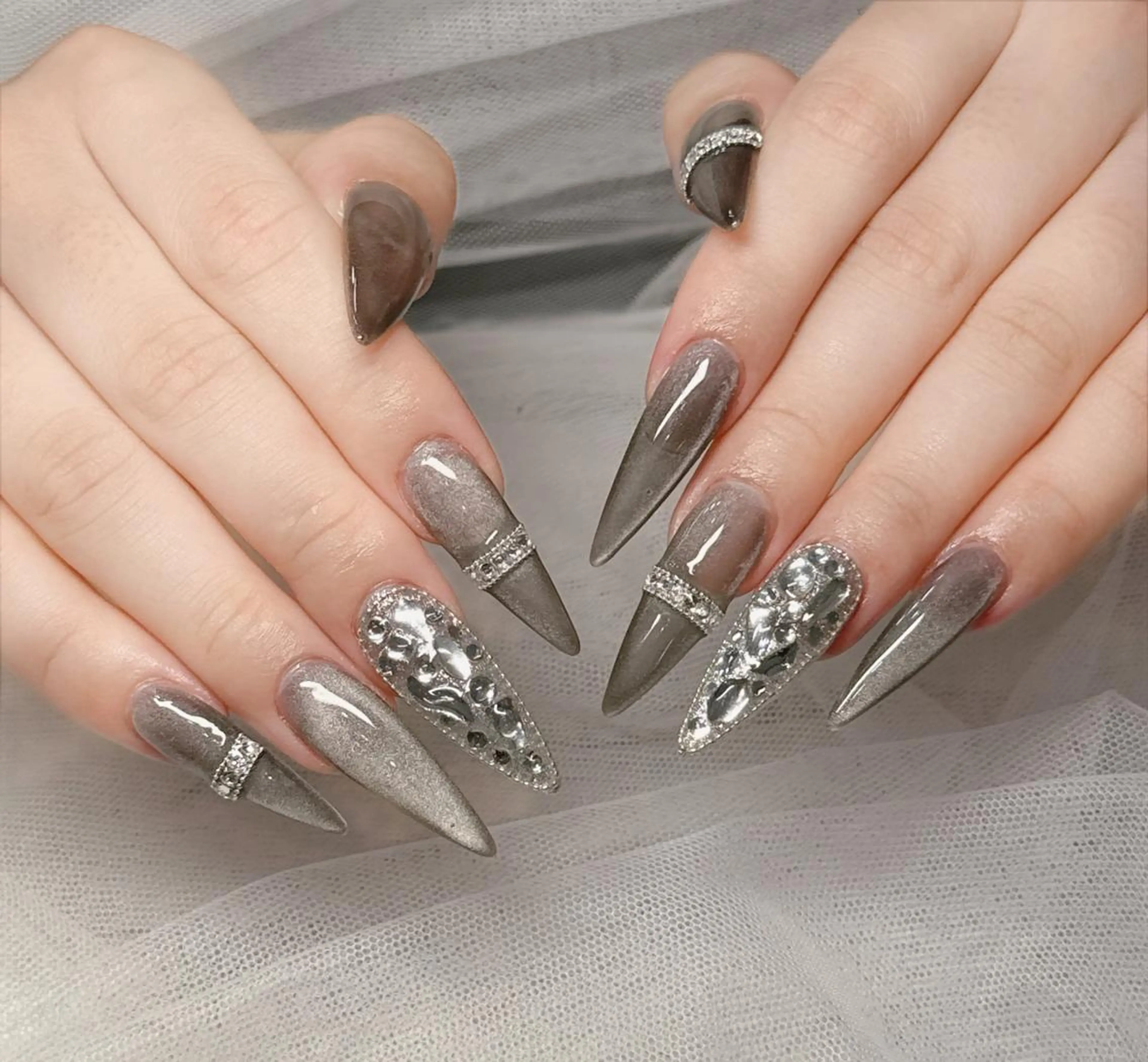 ロング カラー グラデーションカラー 韓国風ヘア ハンドネイル Bling Salonのネイルデザイン