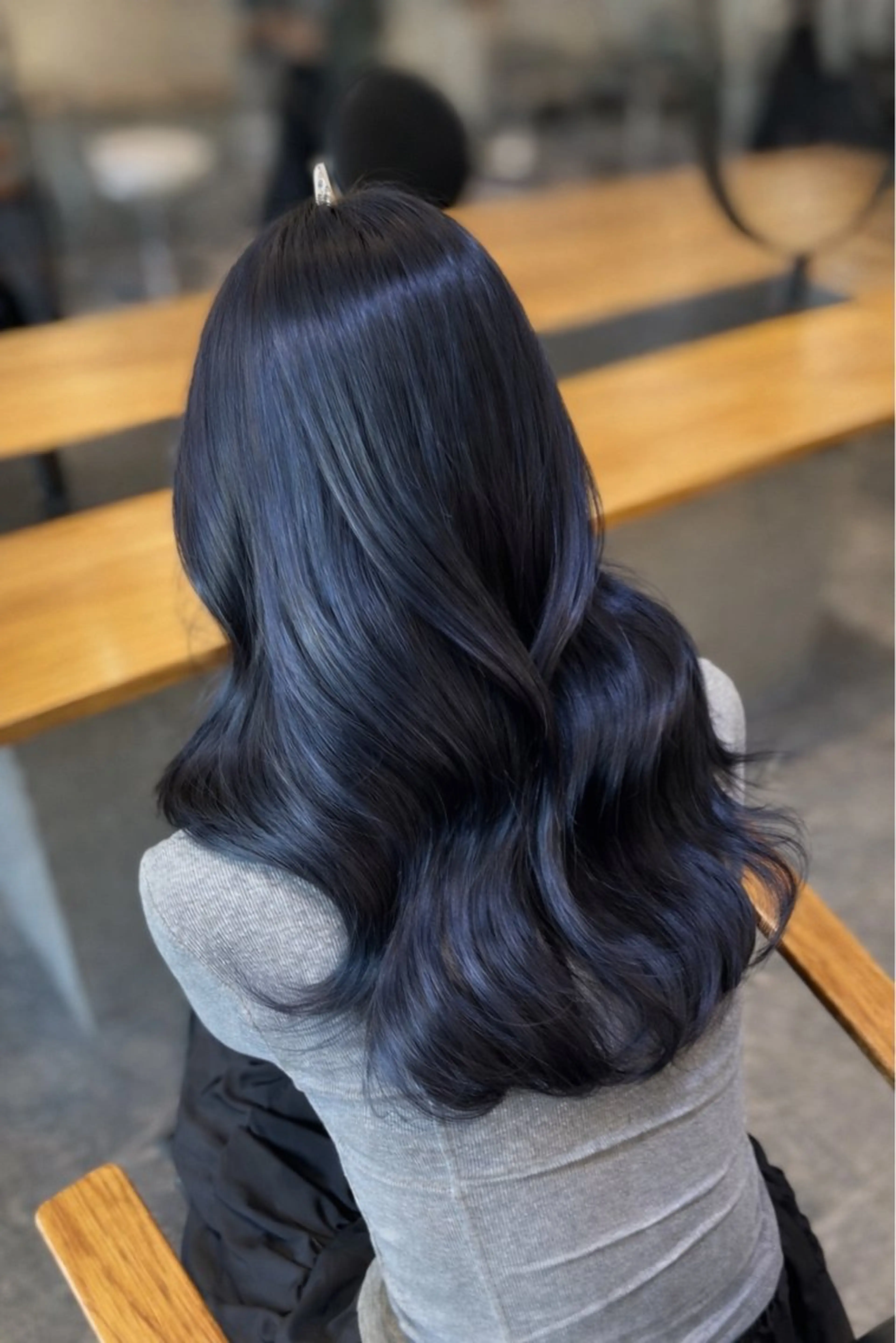 ロング カラー 黒髪 ブリーチ ブルーカラー ブルーブラック 透明感カラー カット ヘアカラー ✨本格的韓国スタイル 特化✨ﾊﾙｶ✨️のヘアスタイル