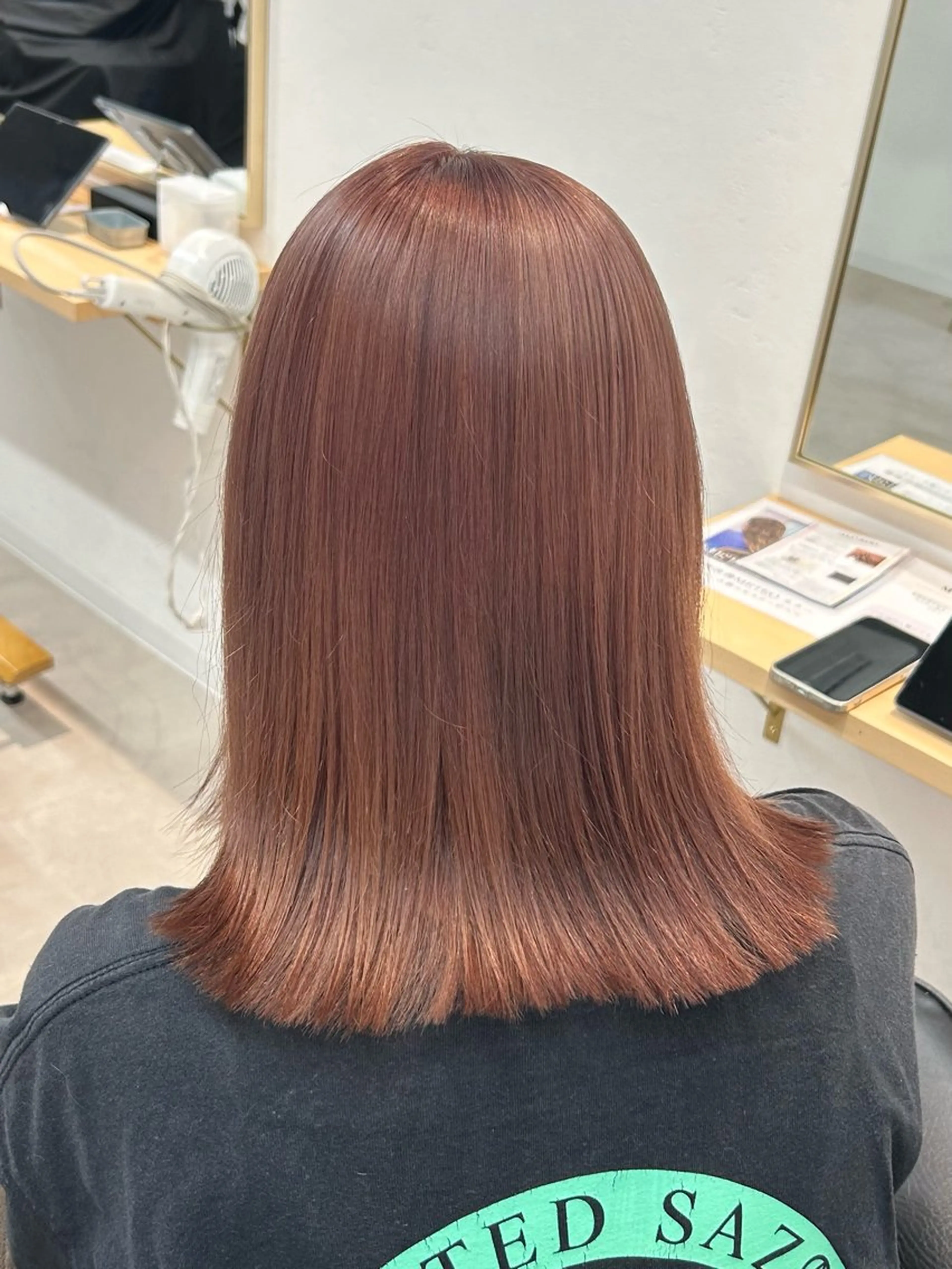 ミディアム カラー ベージュカラー ピンクカラー ピンクベージュ 艶カラー/レイヤー/ ハイトーン/まなみのヘアスタイル