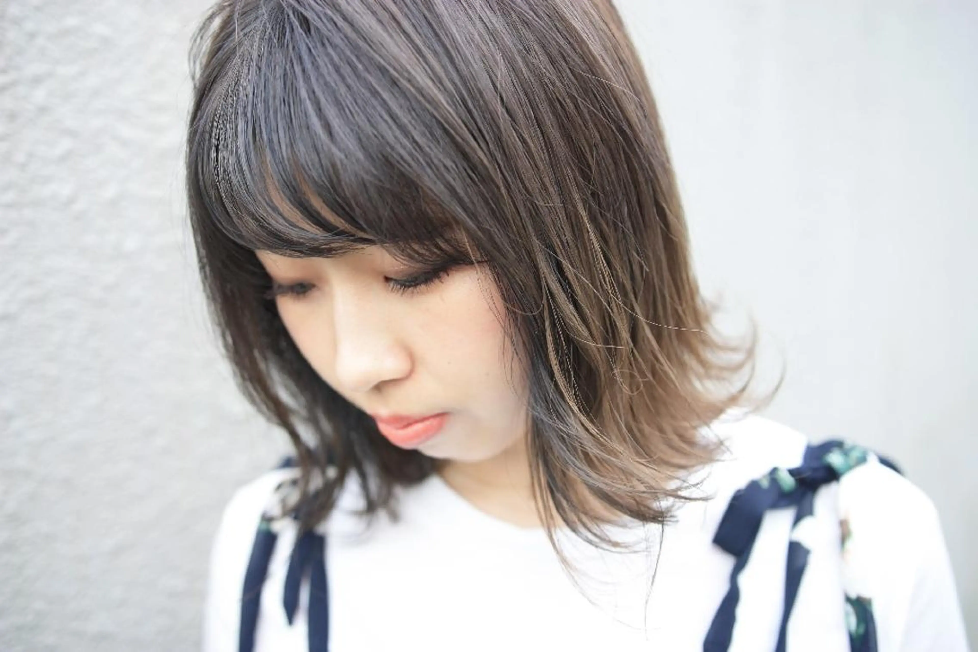 ミディアム カラー ブリーチ グラデーションカラー グレージュ 新生活応援★半額/ 25歳以下　“内間”のヘアスタイル