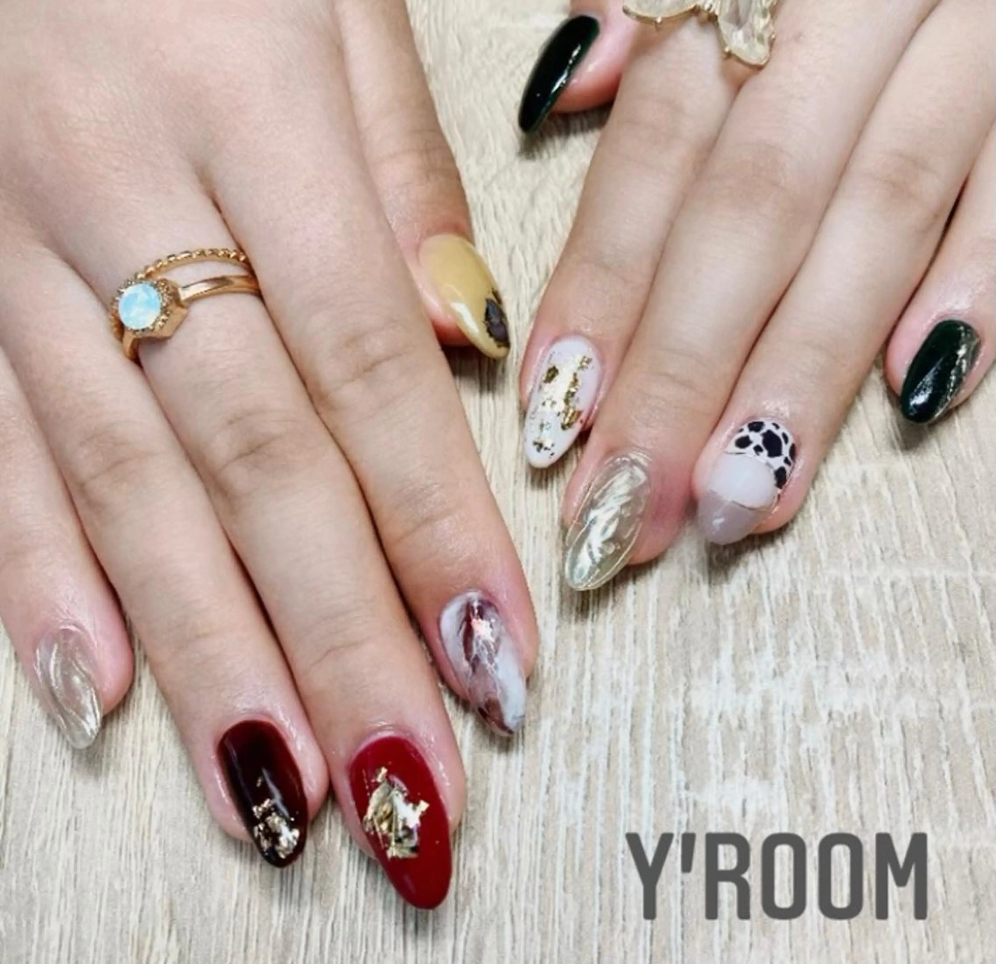 ネイル アートネイル オーロラネイル フラッシュネイル フットネイル ジェルネイル ハンドネイル YUKA （ネイリスト）のネイルデザイン