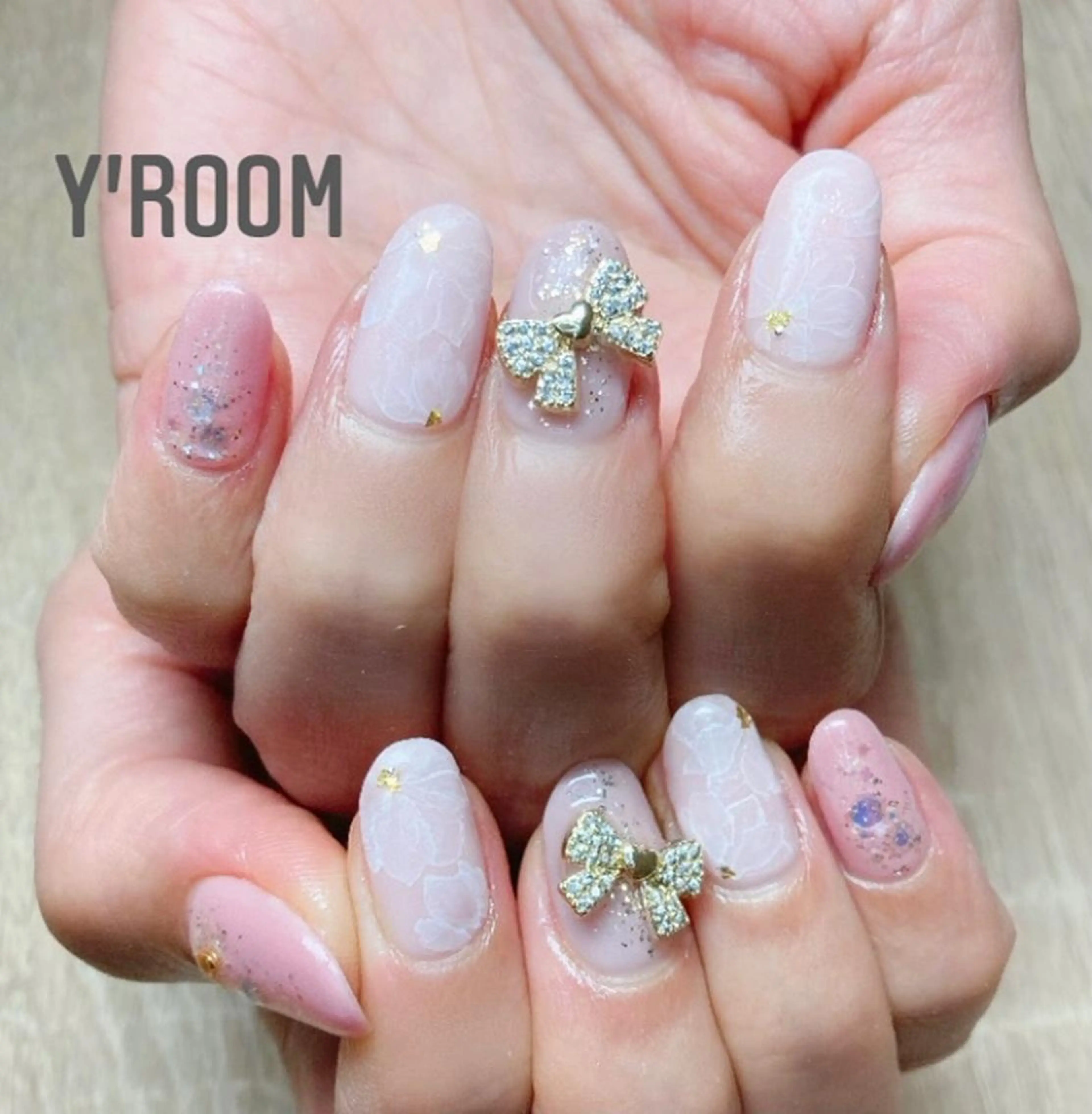 ネイル オーロラネイル フラッシュネイル フットネイル ジェルネイル 氷ネイル・うるうるネイル YUKA （ネイリスト）のネイルデザイン