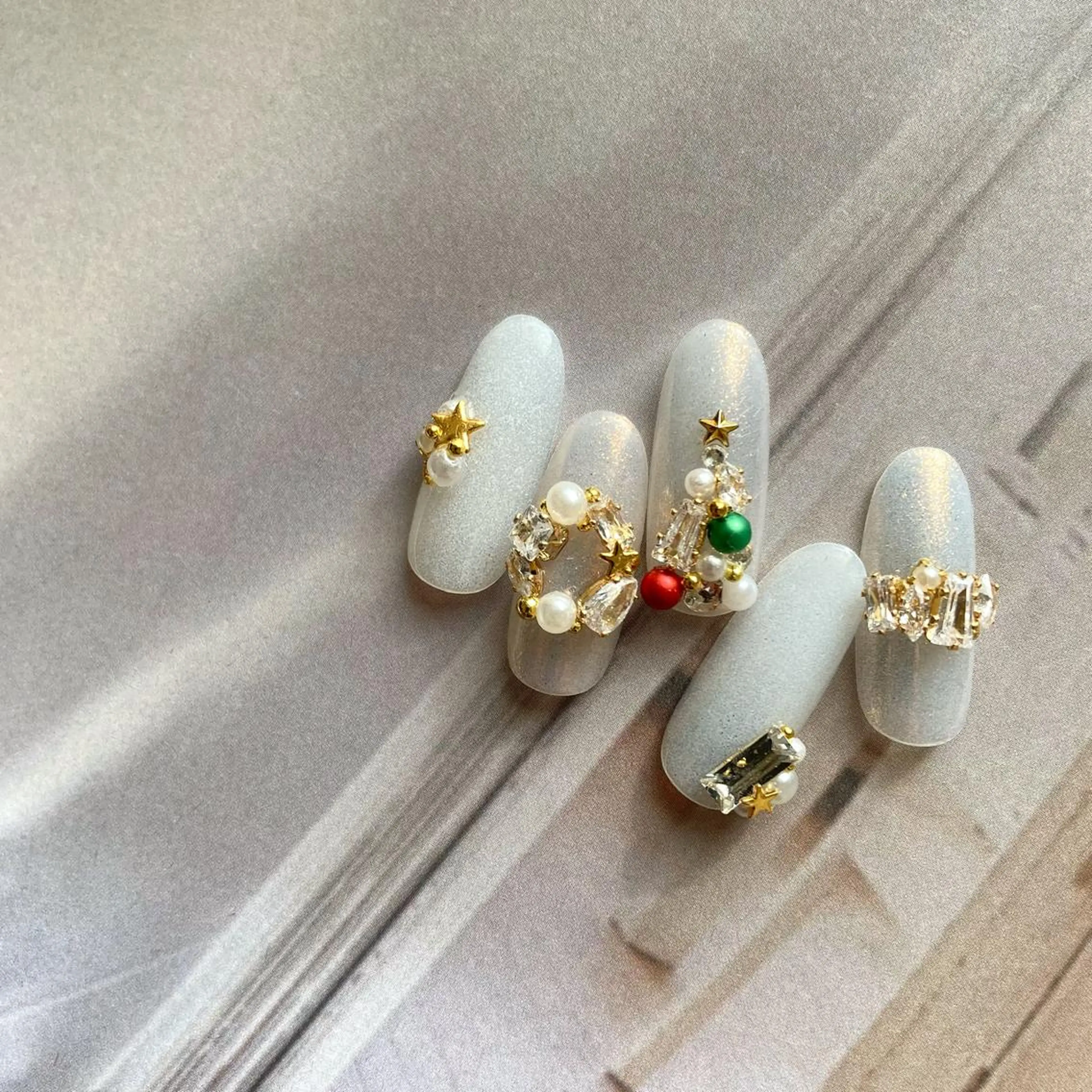 ネイル キラキラネイル 冬ネイル クリスマス Faire MIKIのネイルデザイン