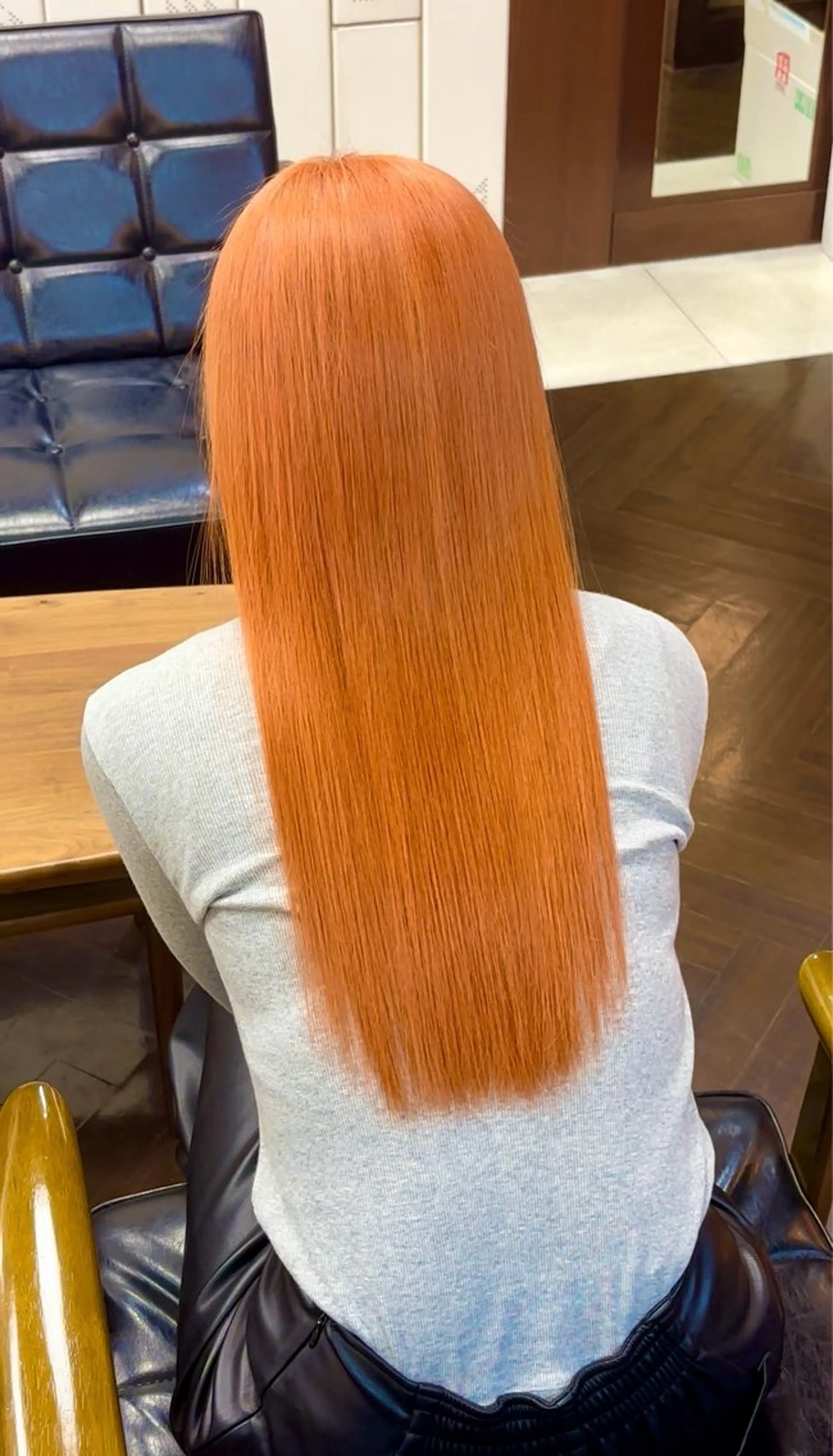 ロング カラー ブリーチ ハイトーンカラー オレンジ 上野 瑞貴のヘアスタイル