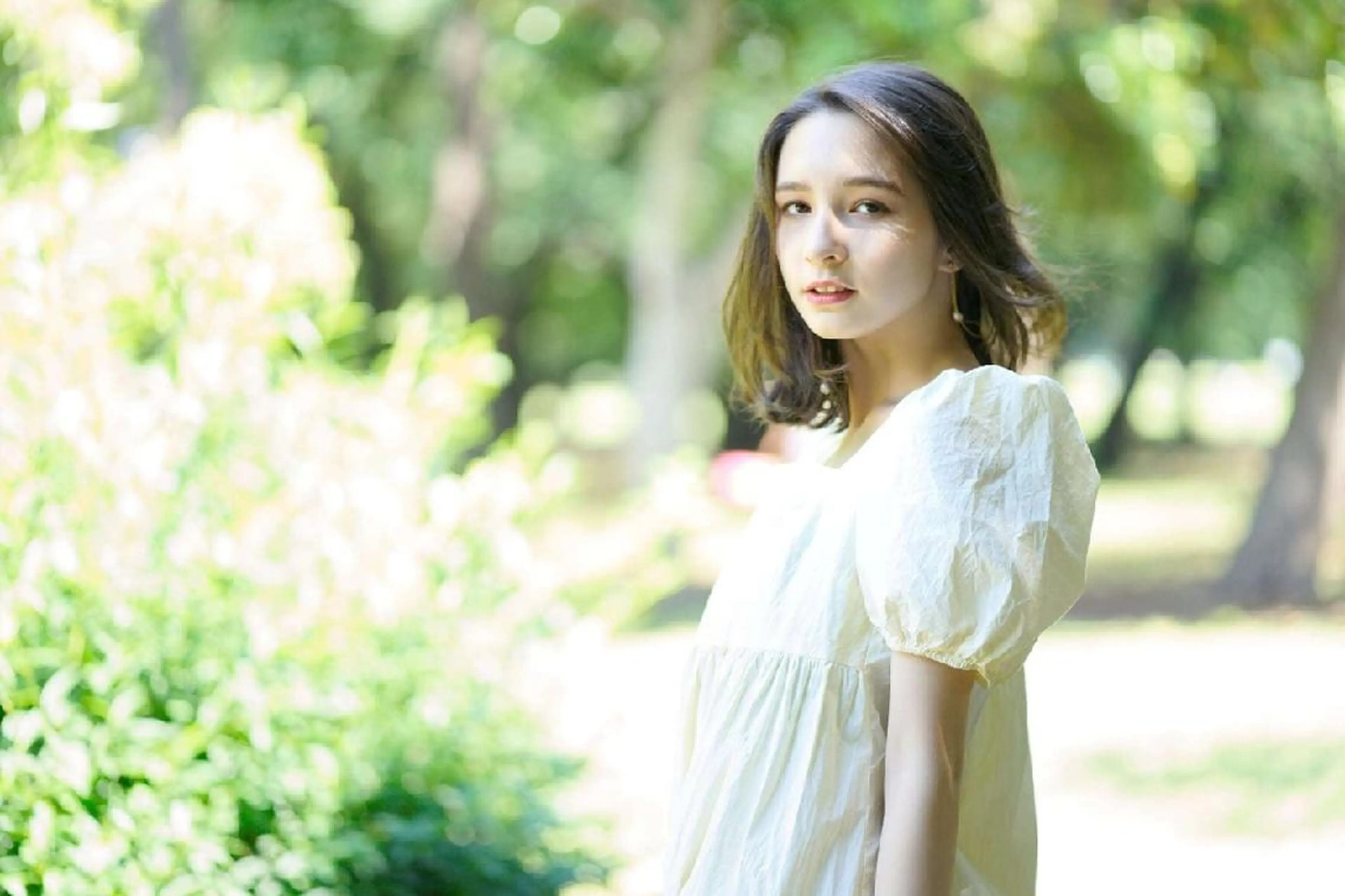 カラー ミディアム アッシュ ベージュカラー フォギーベージュ グレージュ タンバルモリ newi saLyu ネウィ　サリューのヘアスタイル