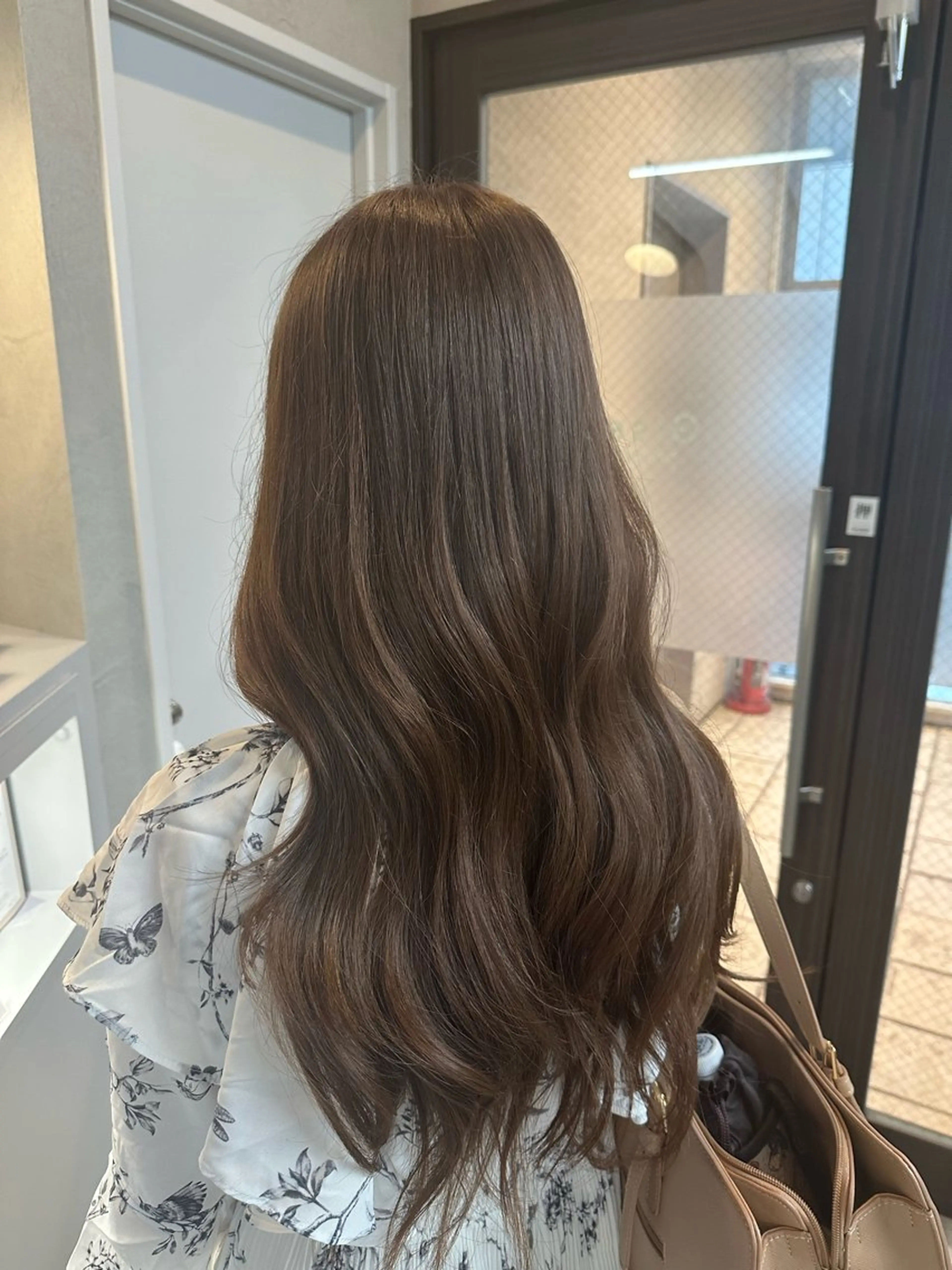 ロング カラー りおん レイヤー/ベージュのヘアスタイル