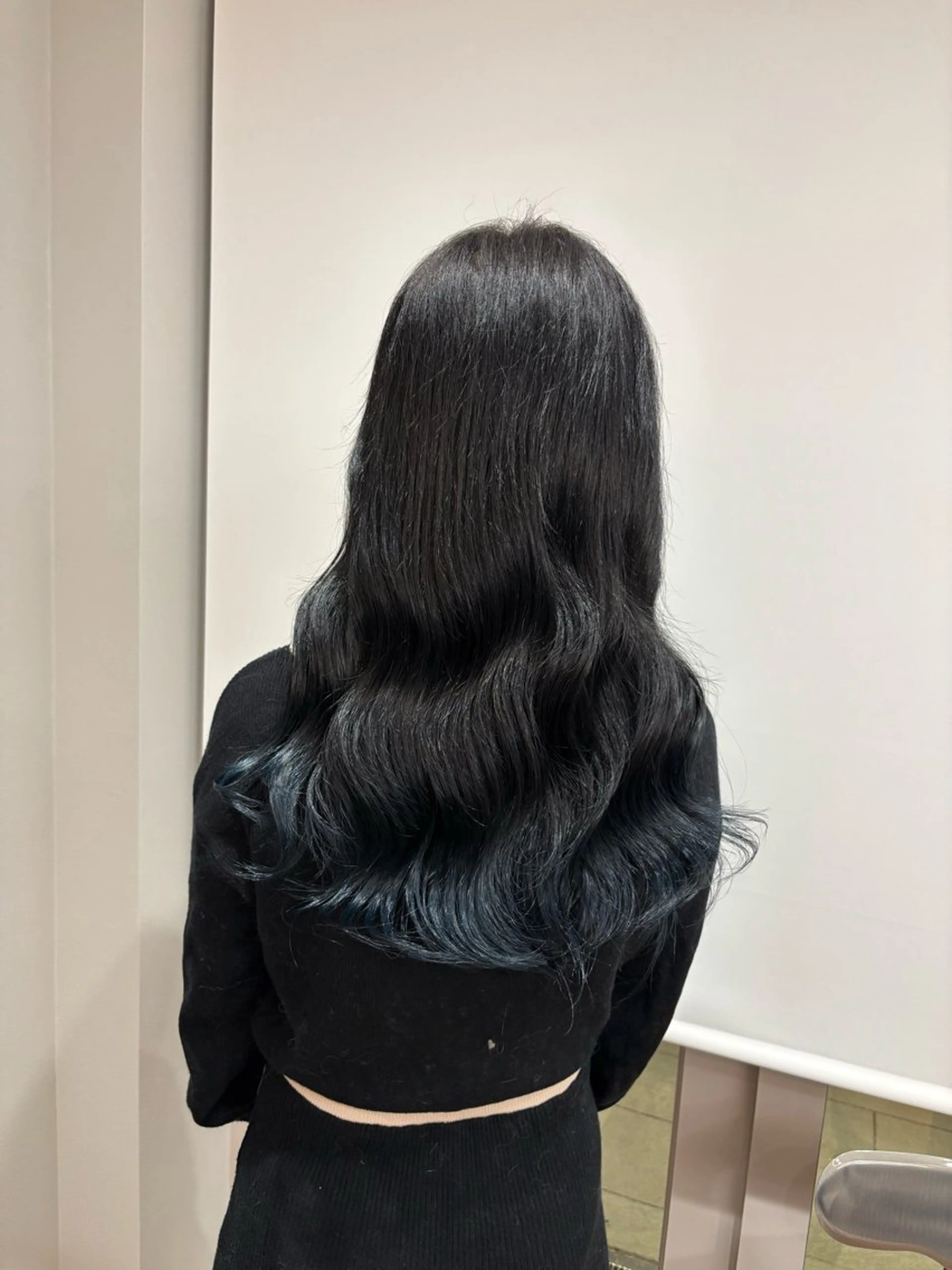 カラー 黒髪 ブリーチ ブルーカラー ブルーブラック hair Lanish 三郷中央店所属・内藤 美幸のヘアスタイル