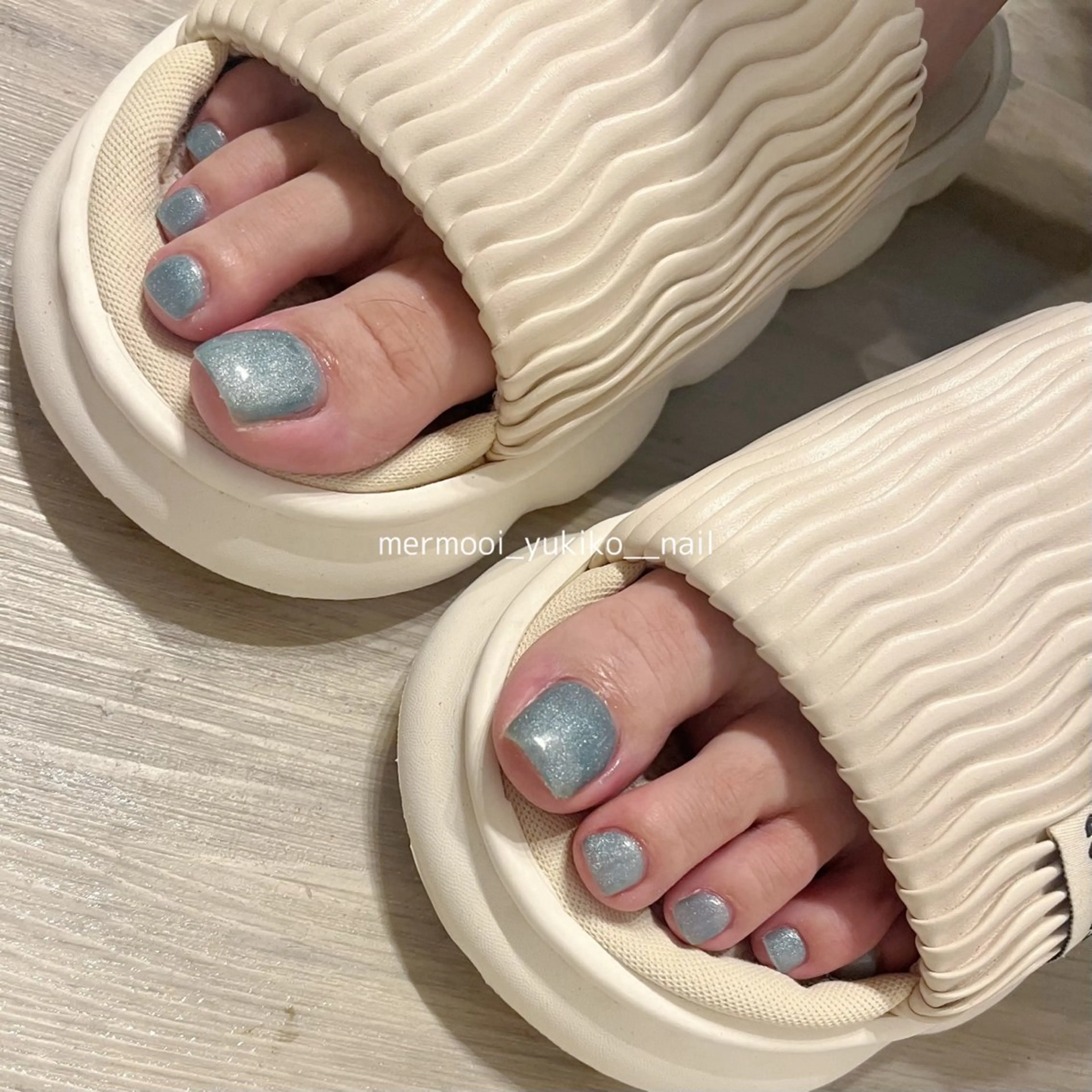 ネイル ブルー フットネイル マグネットネイル フットネイル melumooi nailのネイルデザイン