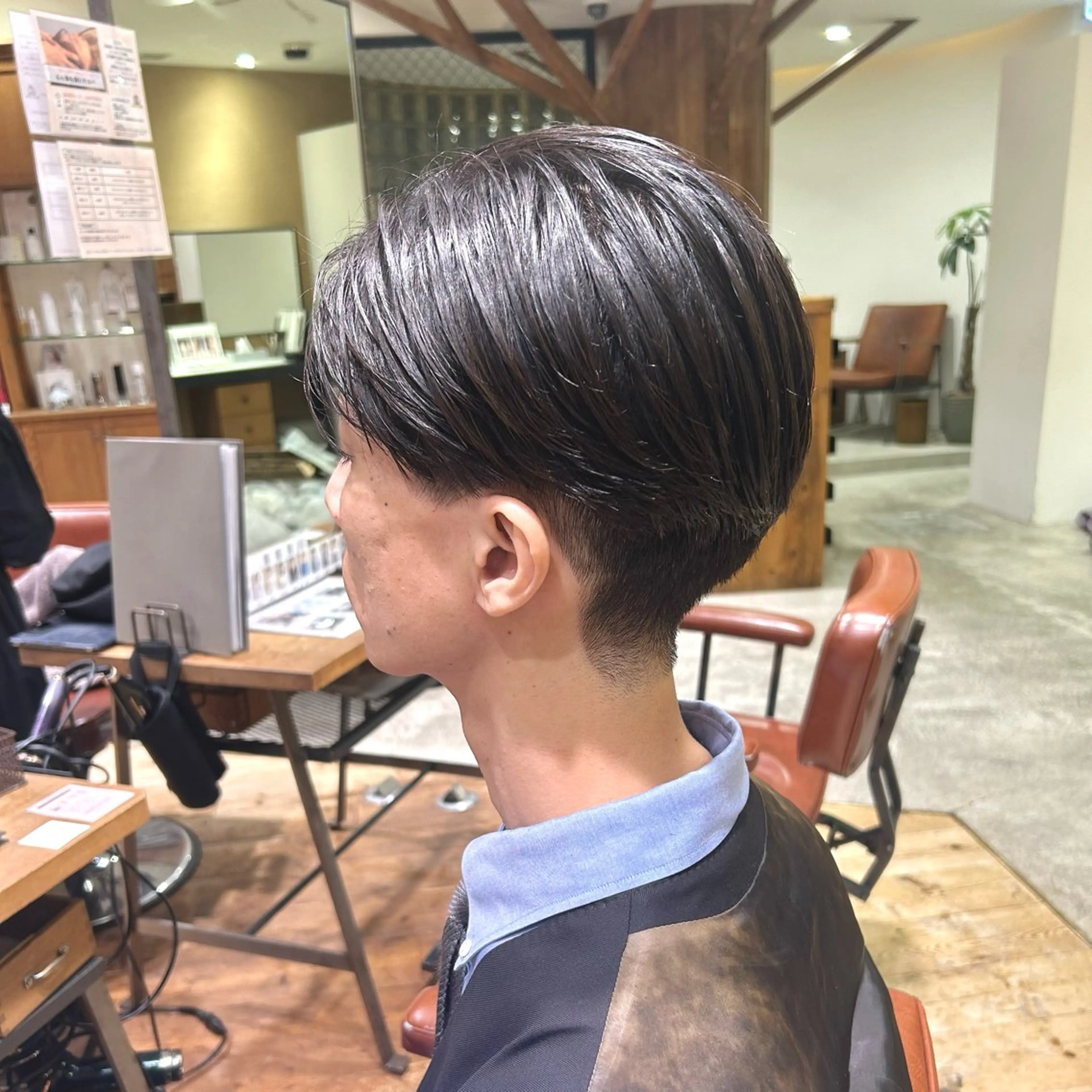 ショート メンズ ビジネス ボブレイヤー/ ブリーチ/miyuuのヘアスタイル