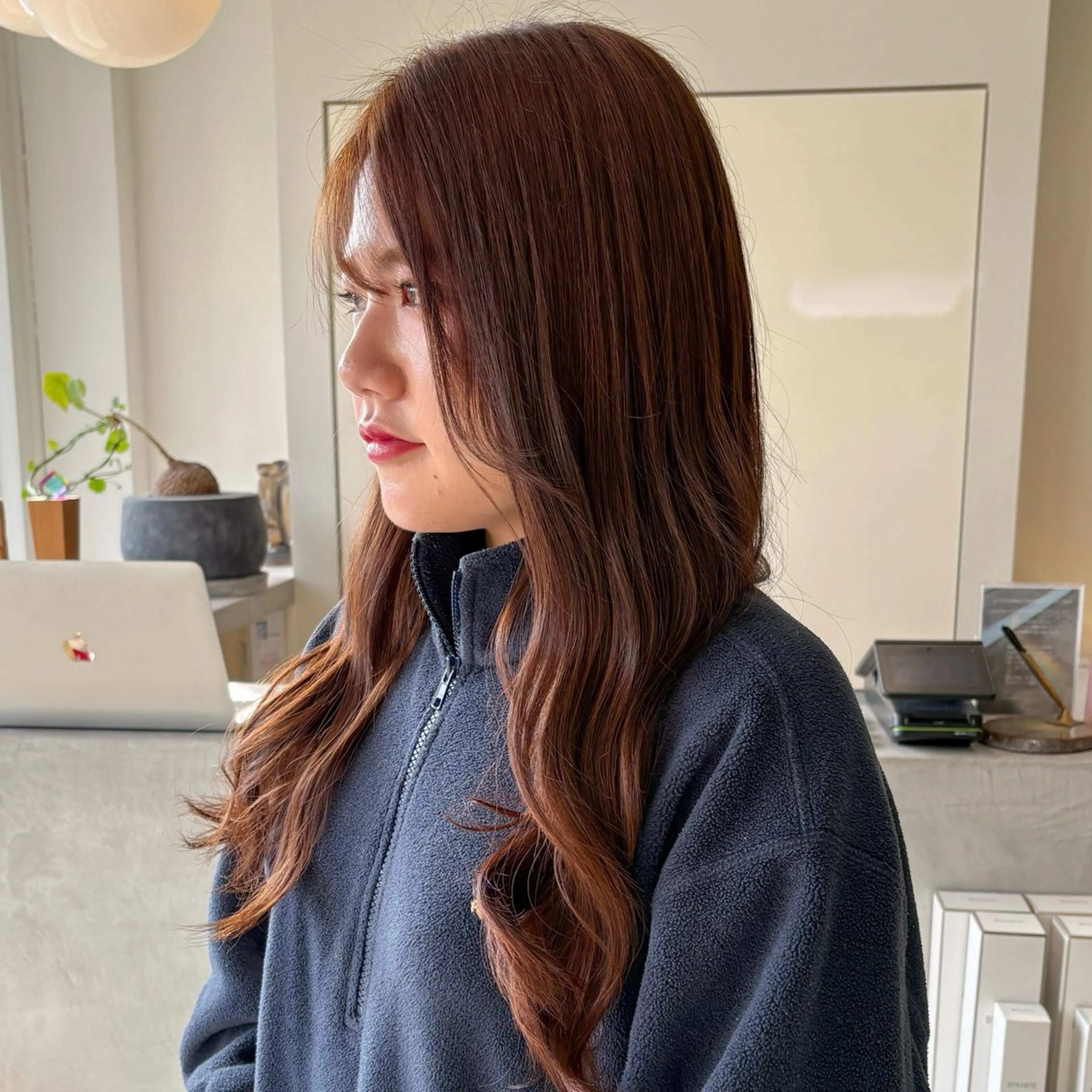 ロング カラー ブラウンカラー 安西 香利奈のヘアスタイル