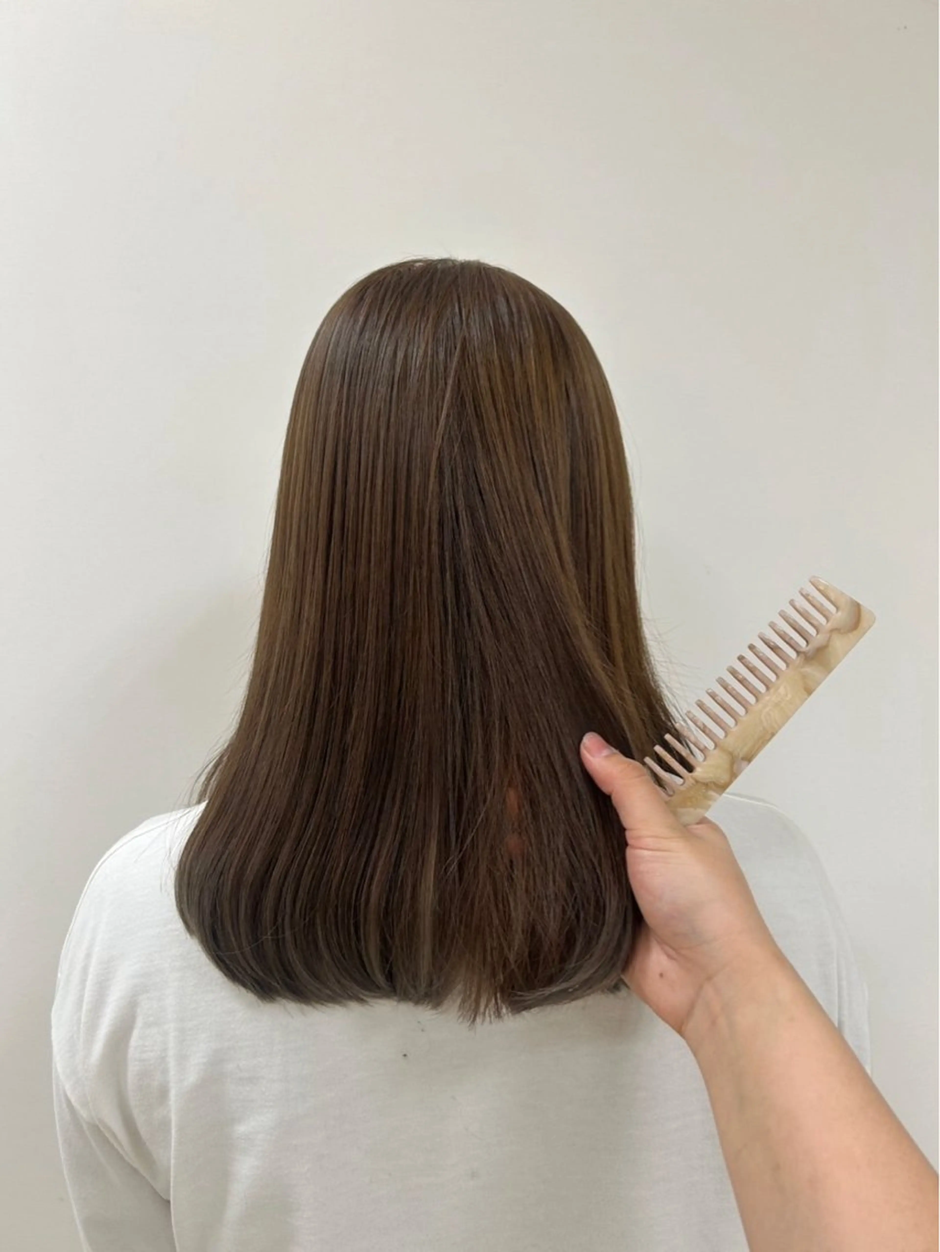 セミロング ヘアカラー ツヤ感／似合わせ カラー🌿yuiのヘアスタイル