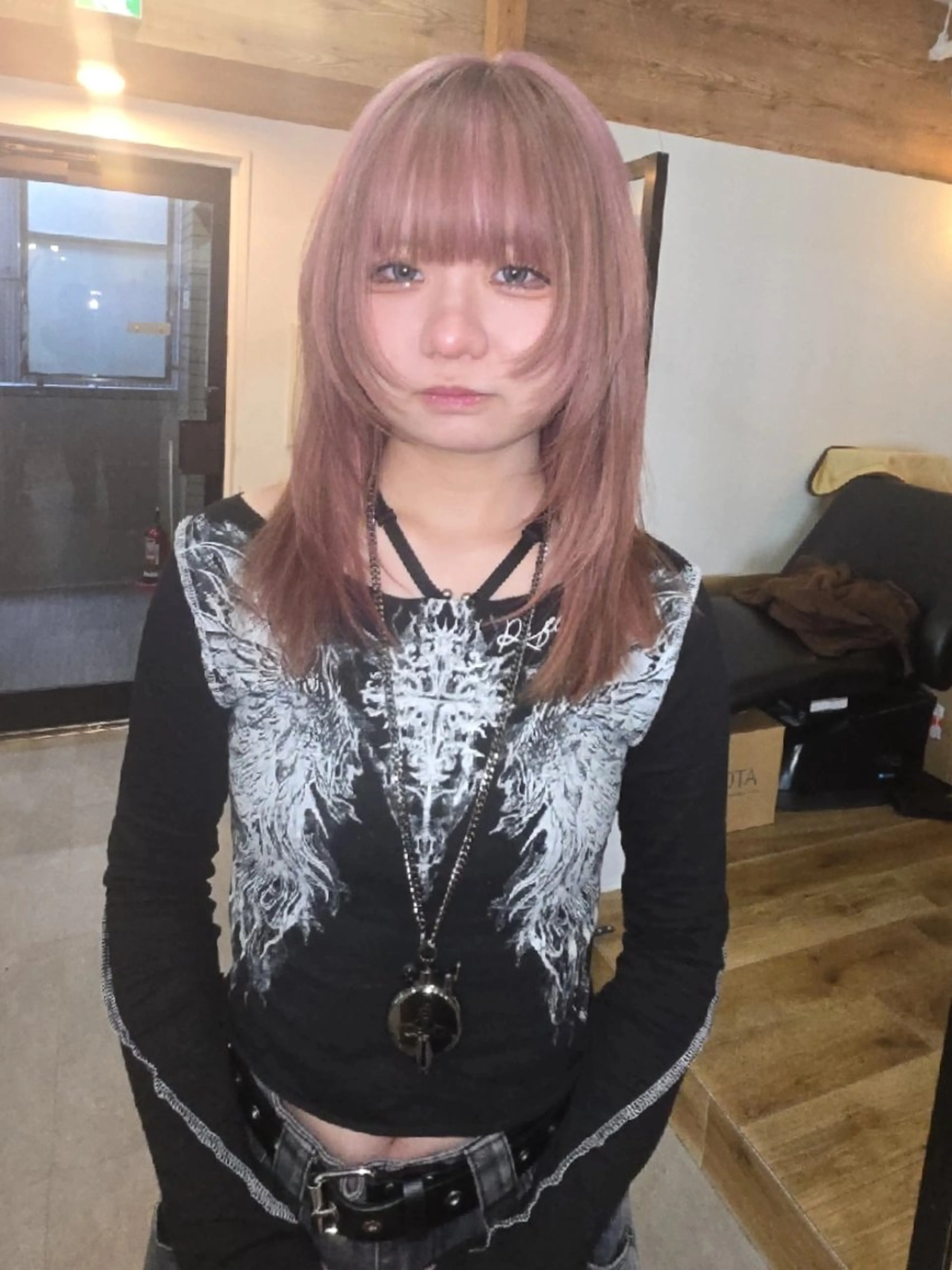 セミロング カラー ベージュカラー ブリーチ ブロンド ハイトーンカラー ピンクカラー ヘアカラー ケアブリーチ特化 same 🦈のヘアスタイル