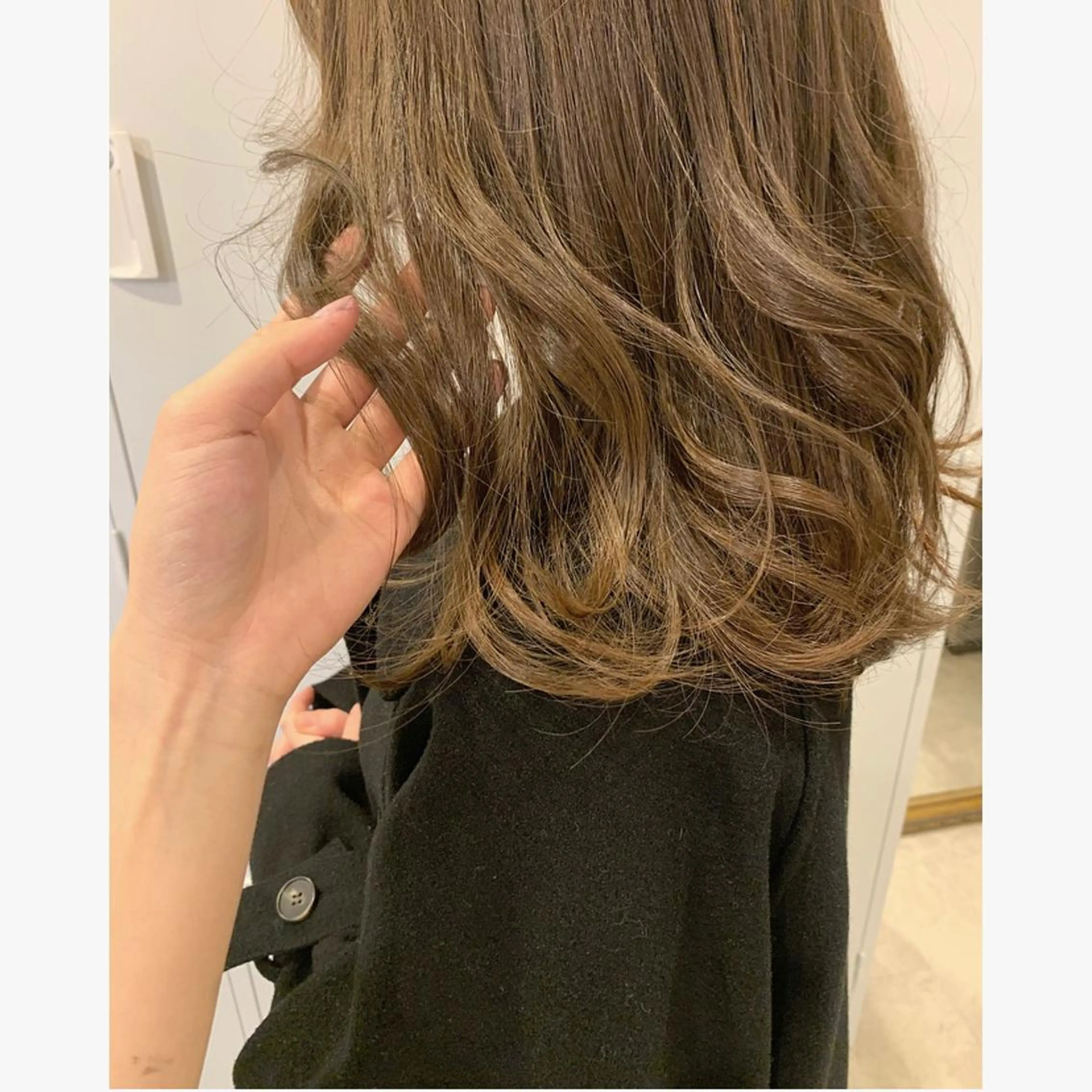ロング カラー ブリーチ 佐藤 永夏のヘアスタイル
