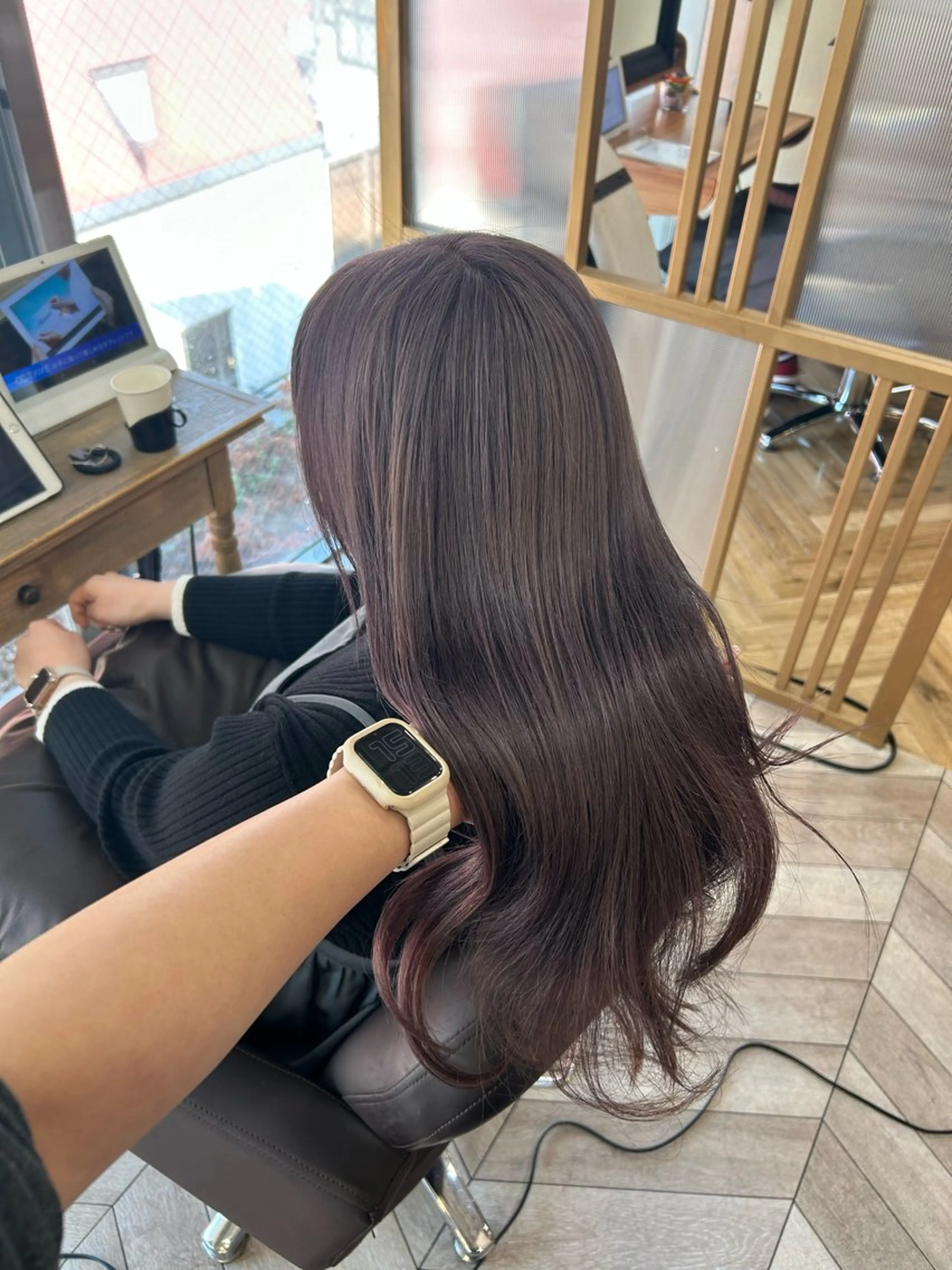 セミロング カット ヘアカラー トリートメント SALOWIN二子玉川South店所属・AYANO ／レイヤー／オリーブのヘアスタイル