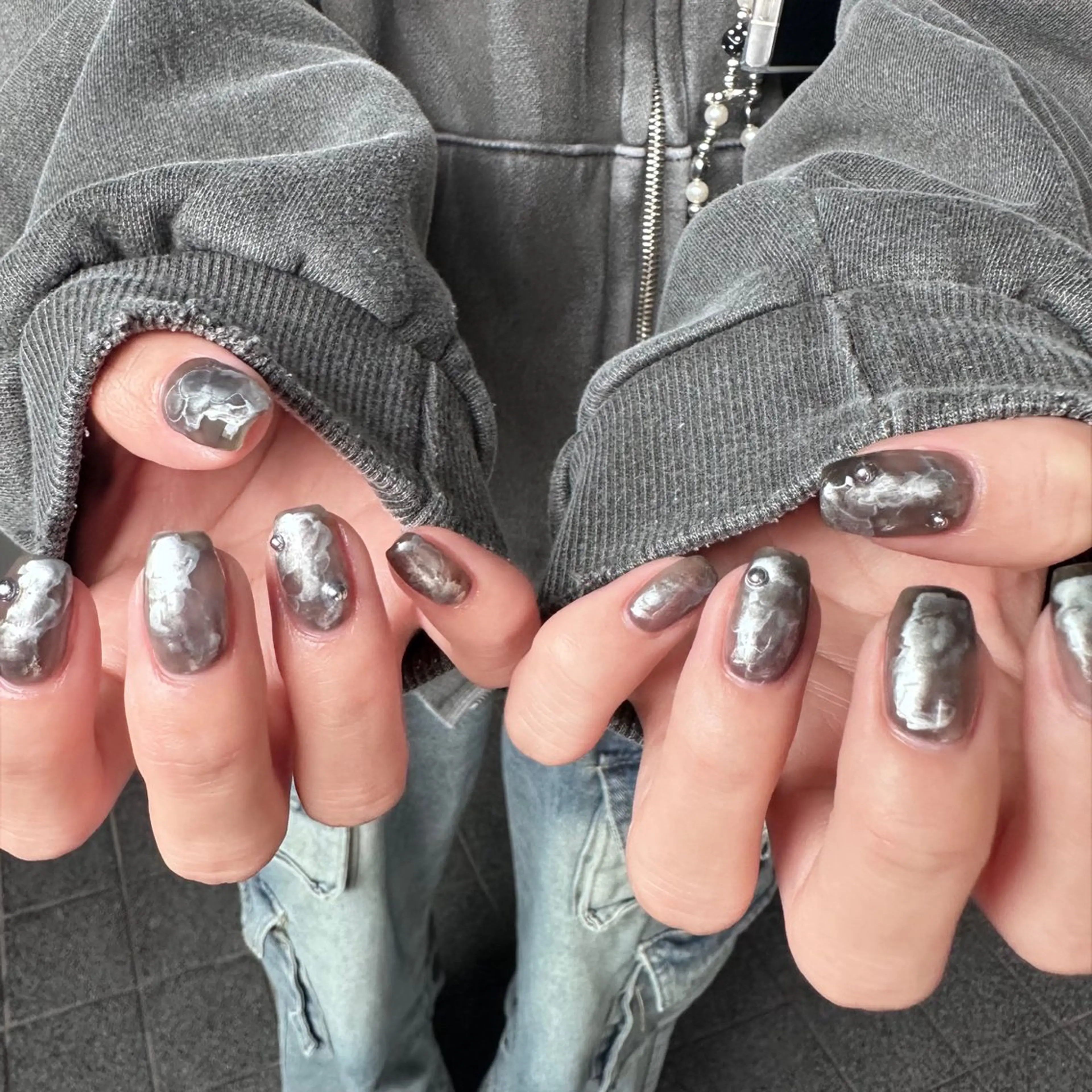 ネイル ハンドネイル 𝗺𝗮𝗸𝗶 .のネイルデザイン