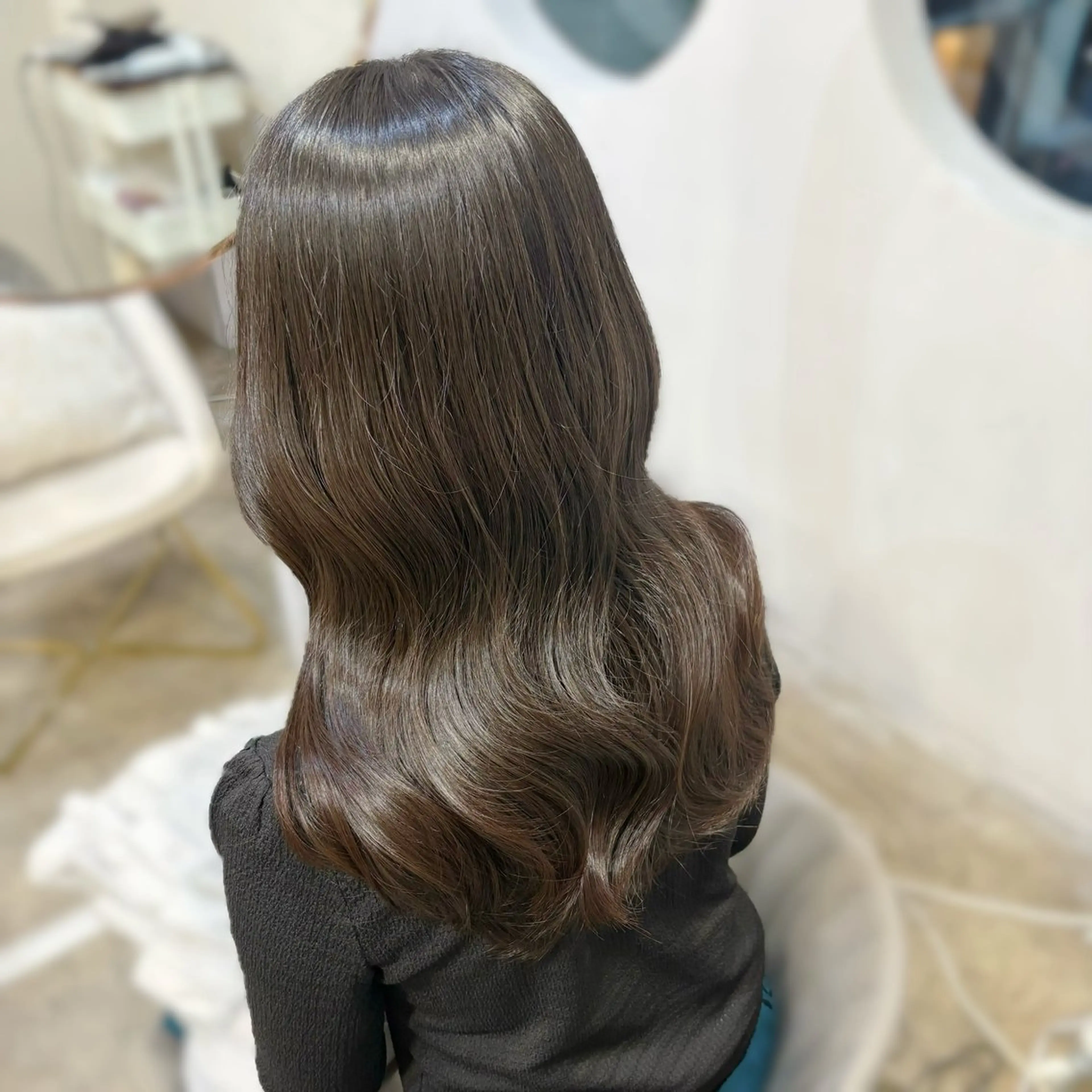 セミロング カラー ヘアセット miku🧸 ／韓国艶髪のヘアスタイル