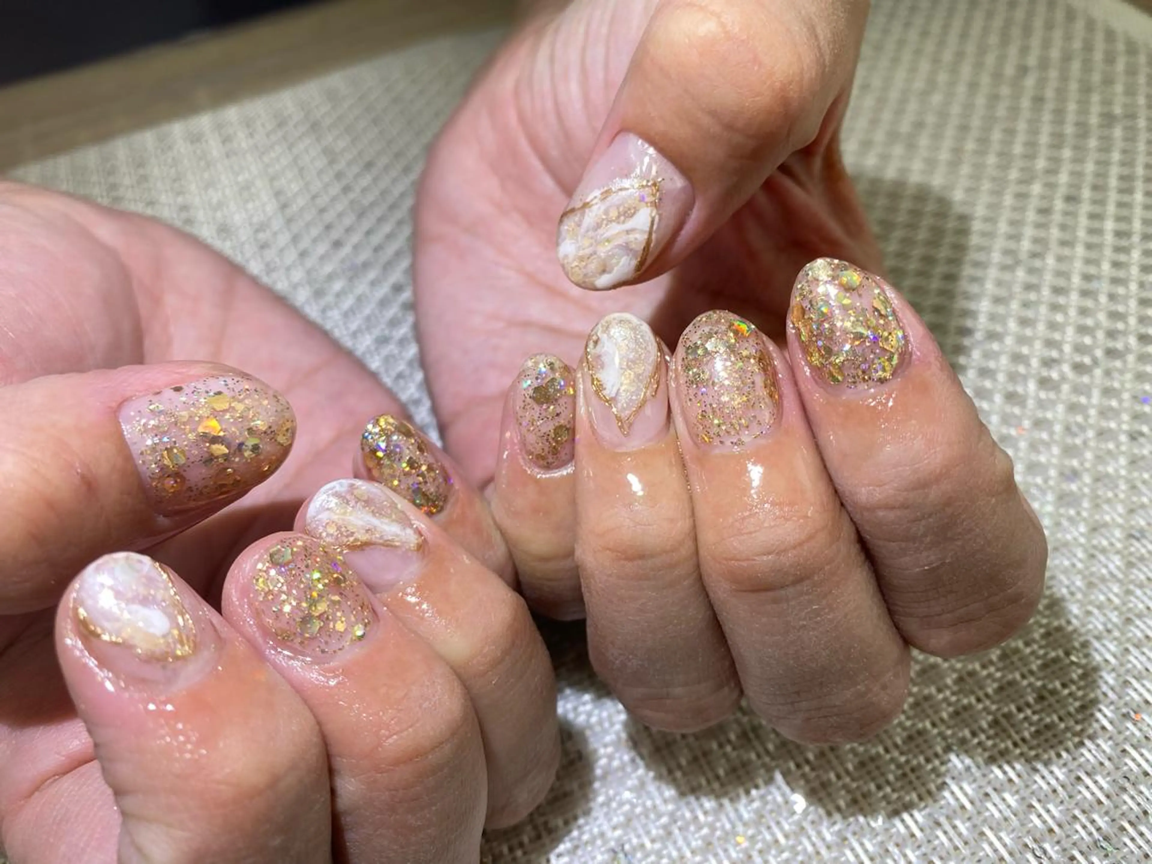 ネイル ゴールド ニュアンスネイル ショートネイル ホワイト Esthetic Will所属・will 有希のネイルデザイン