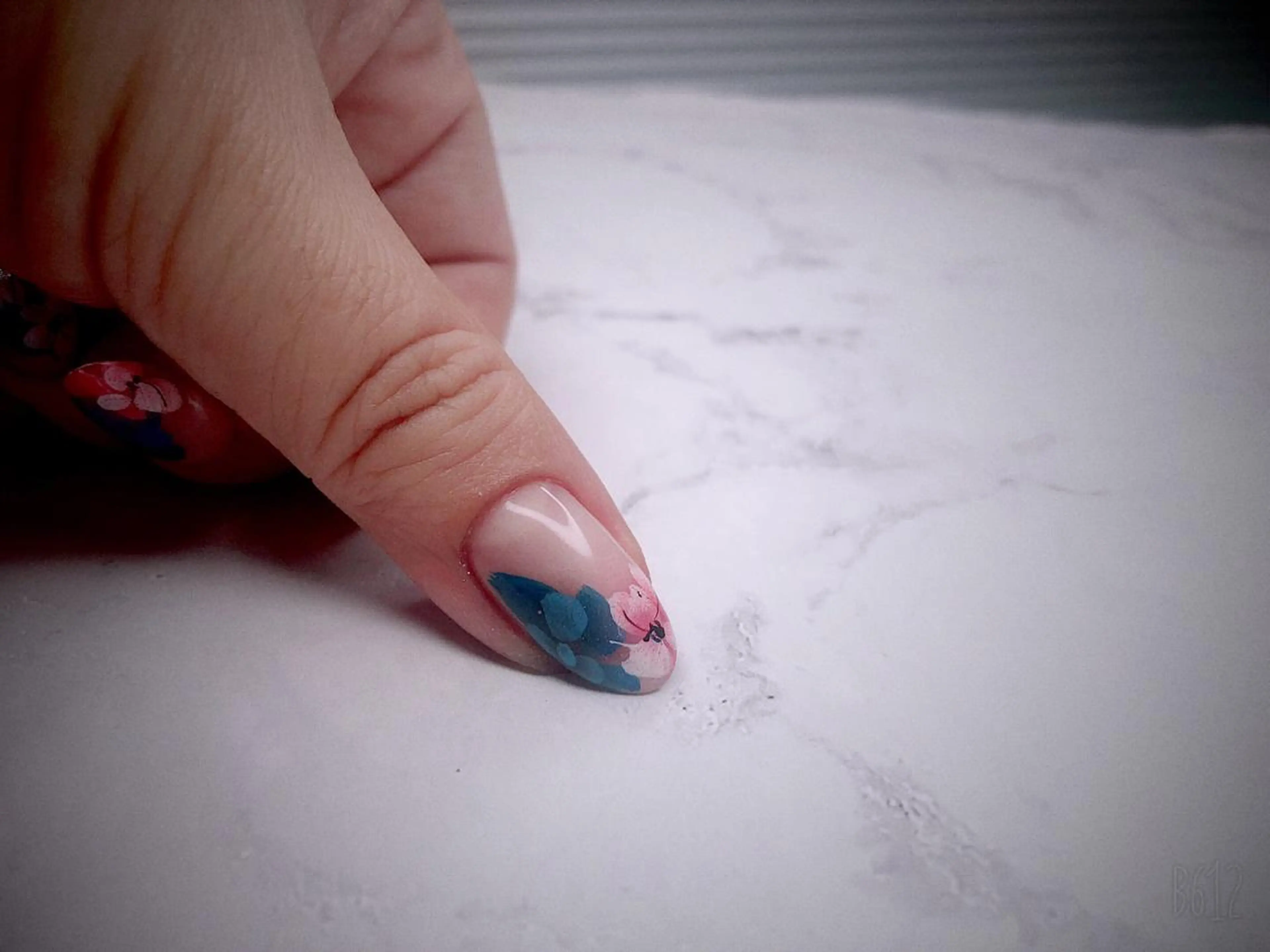 ミディアム めぐみのネイルサロン スタッフ練習のネイルデザイン