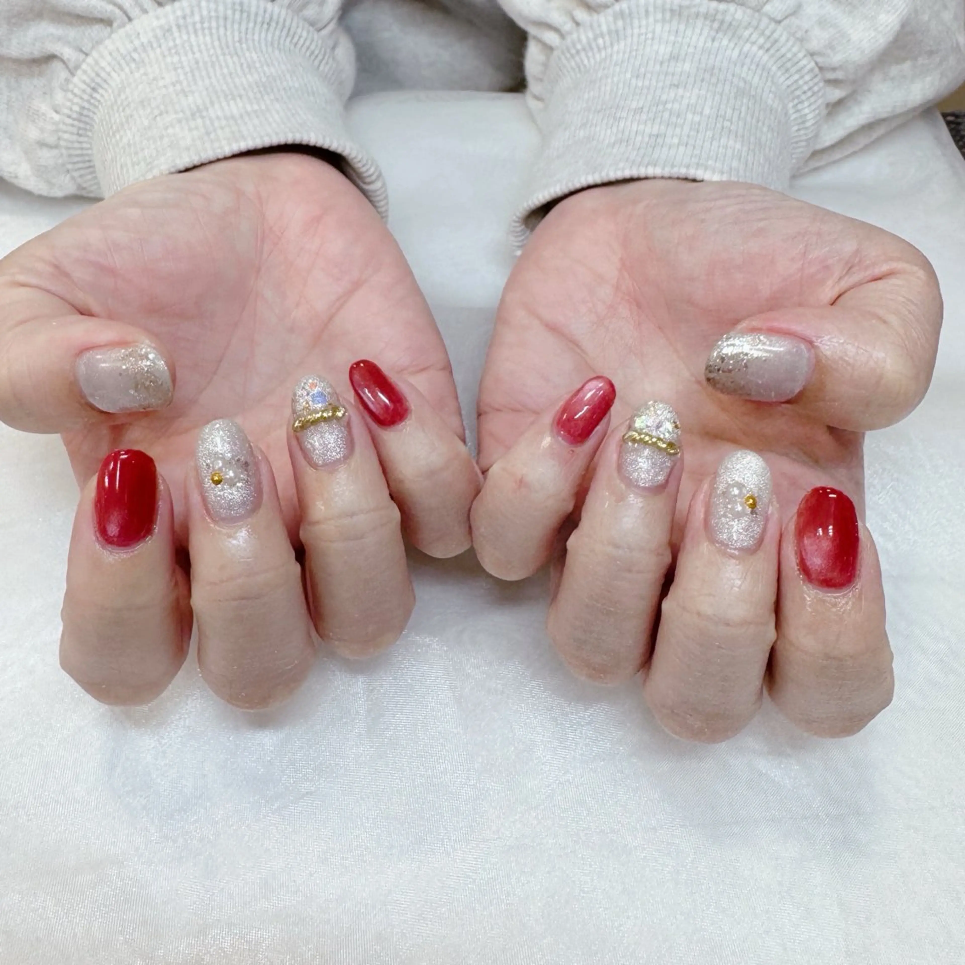 ネイル キラキラネイル マグネットネイル 赤色 maruyasu. yのネイルデザイン