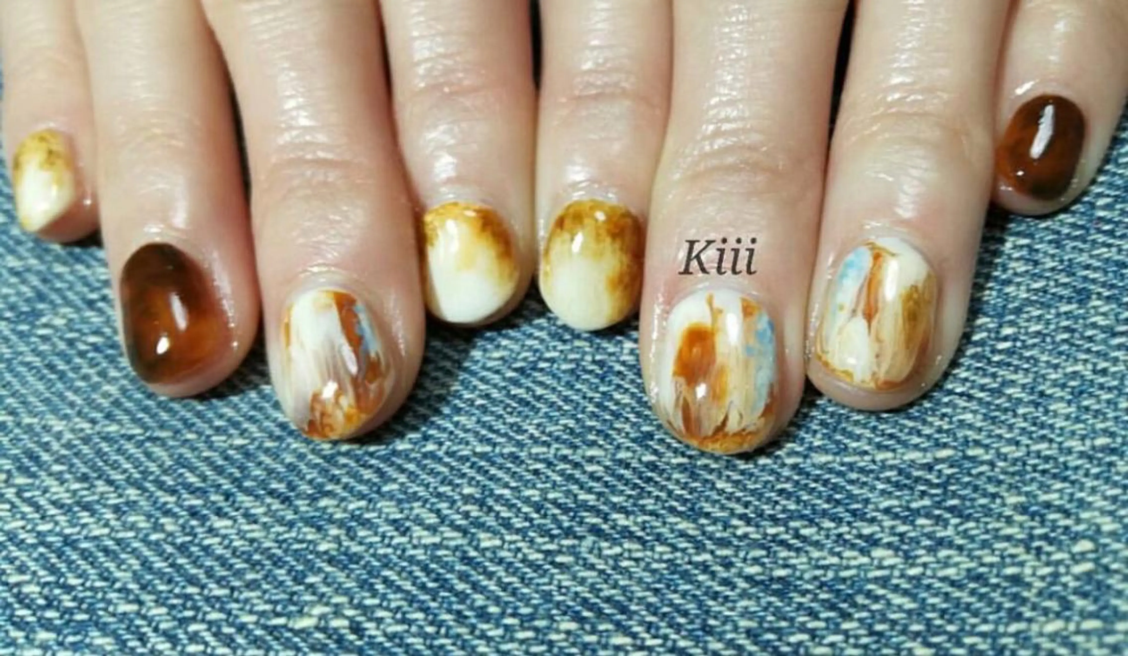 ネイル ブラウン ニュアンスネイル ハンドネイル フットネイル kiii.__ ✴︎*のネイルデザイン