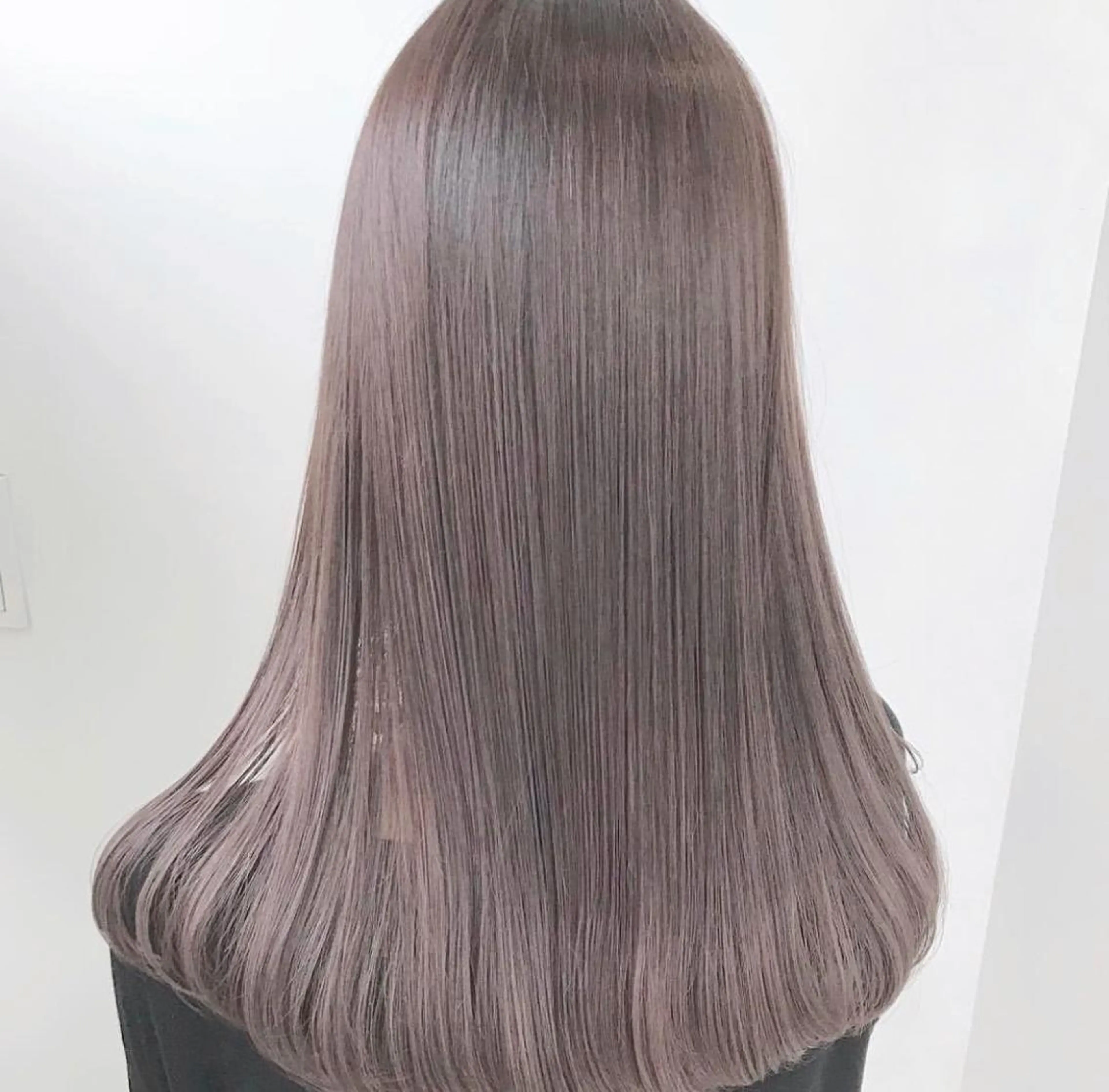 セミロング カラー アッシュ ベージュカラー ブリーチ 透明感カラー カット ヘアカラー トリートメント 鈴木 一貴のヘアスタイル