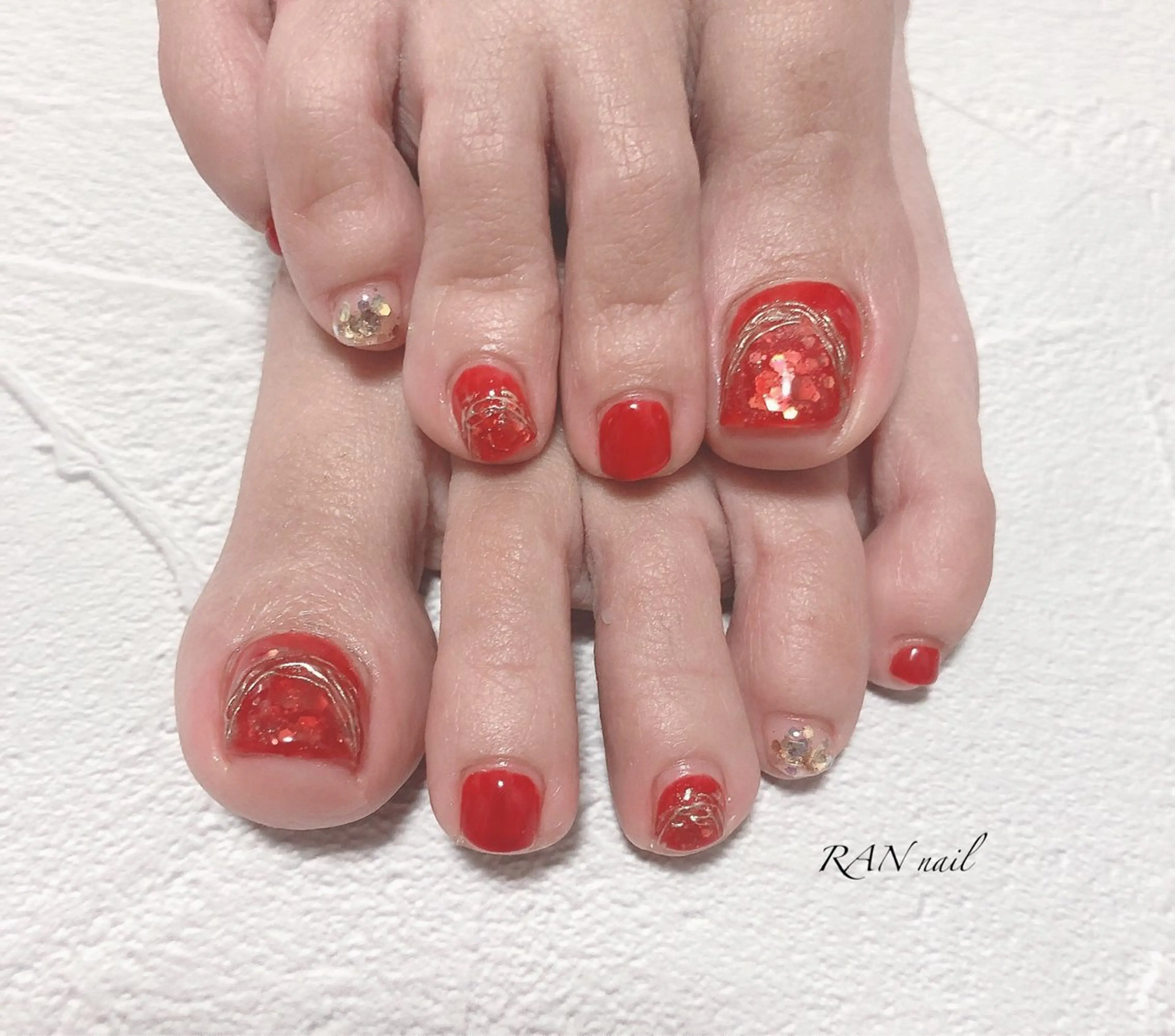 ネイル 成人式 フットネイル フレンチネイル グラデーション キラキラネイル ハンドネイル フットネイル RAN nailのネイルデザイン