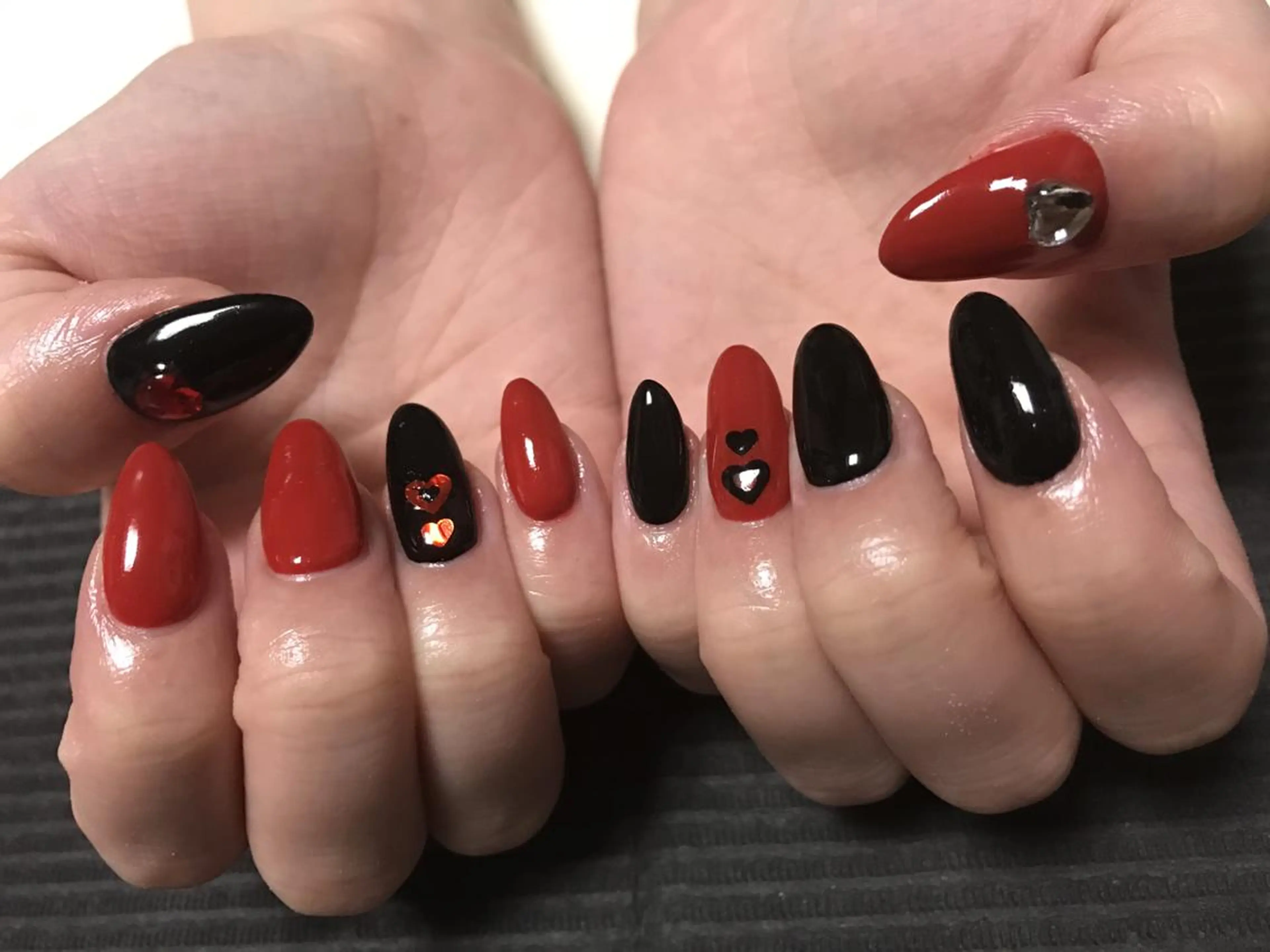 ネイル ネイルリボン 受付スタッフのネイルデザイン