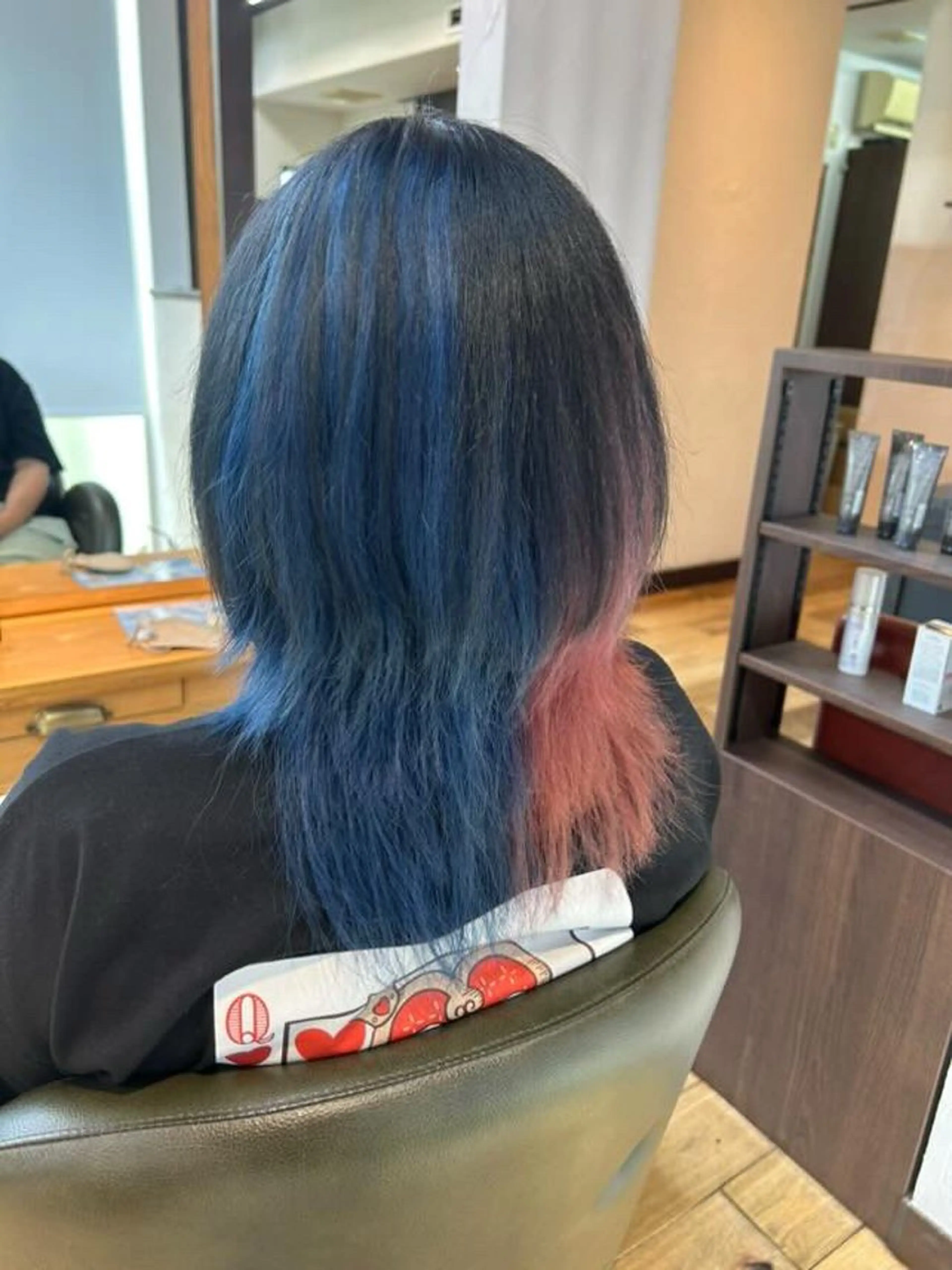 ミディアム ウルフカット ヘアカラー 長谷川 朋樹のヘアスタイル