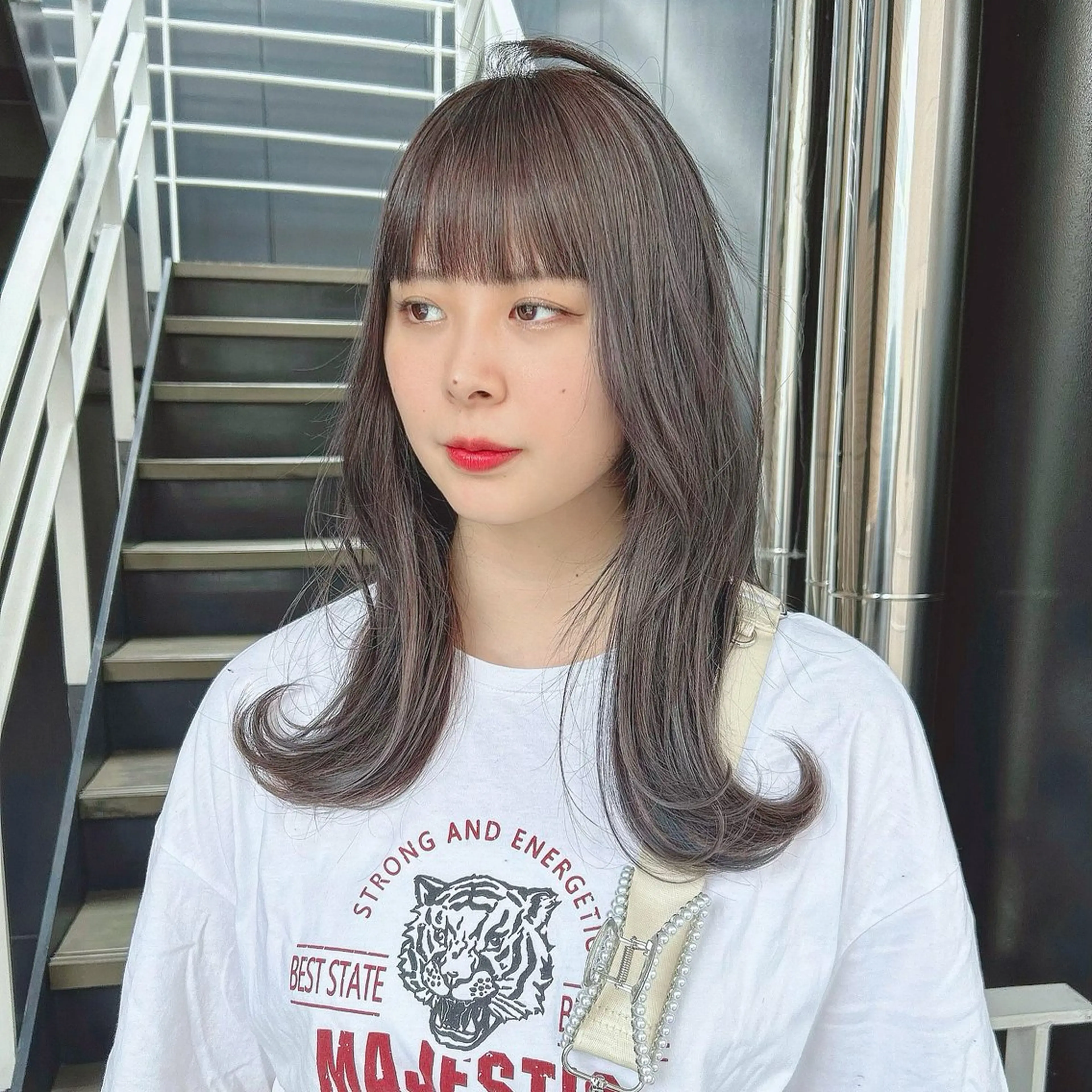 セミロング カラー ヘアカラー トリートメント 韓国🇰🇷レイヤー カットオリーブカラーのヘアスタイル