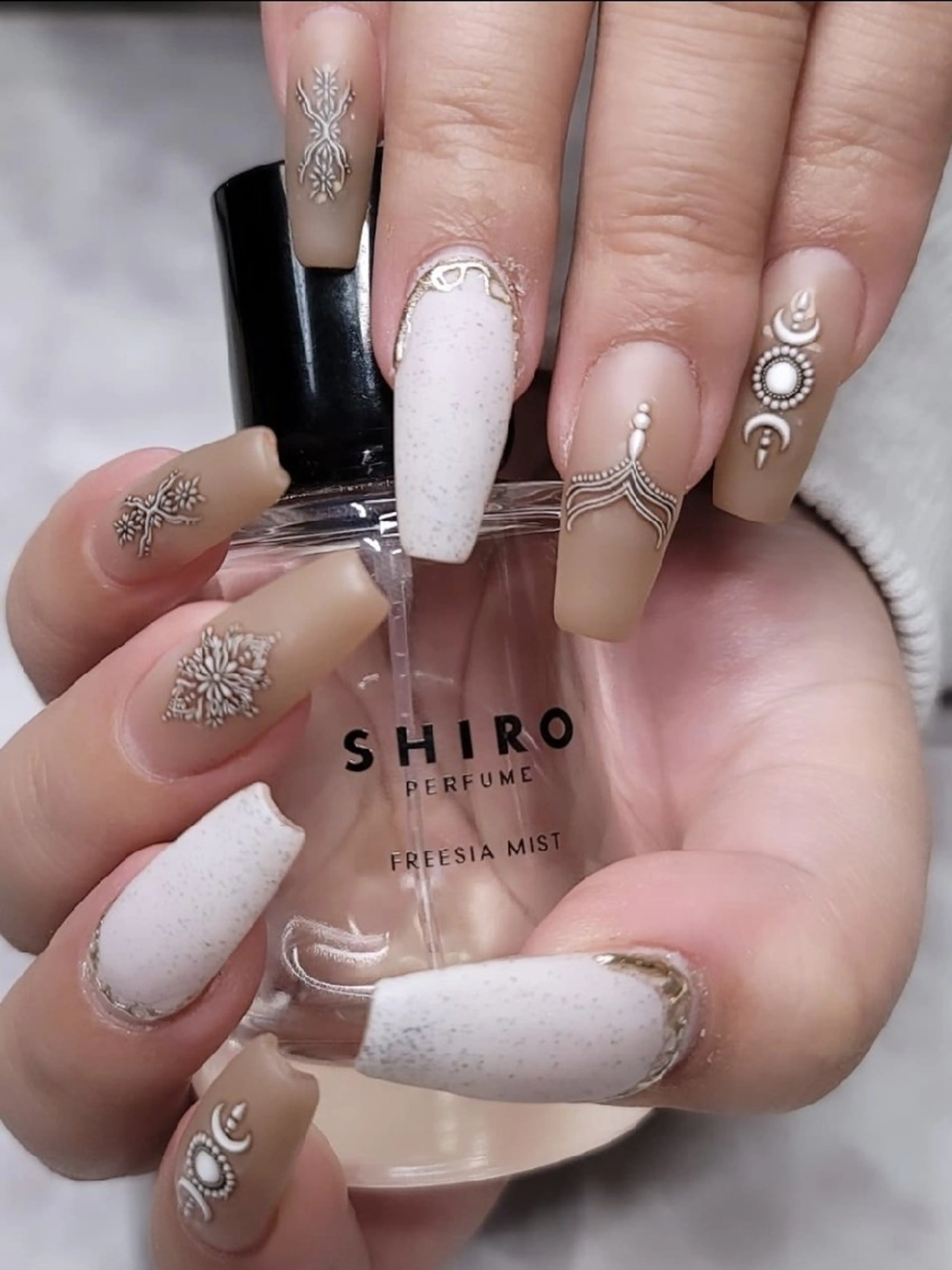 ネイル マットネイル ミラーネイル nailsalon glow sayaのネイルデザイン
