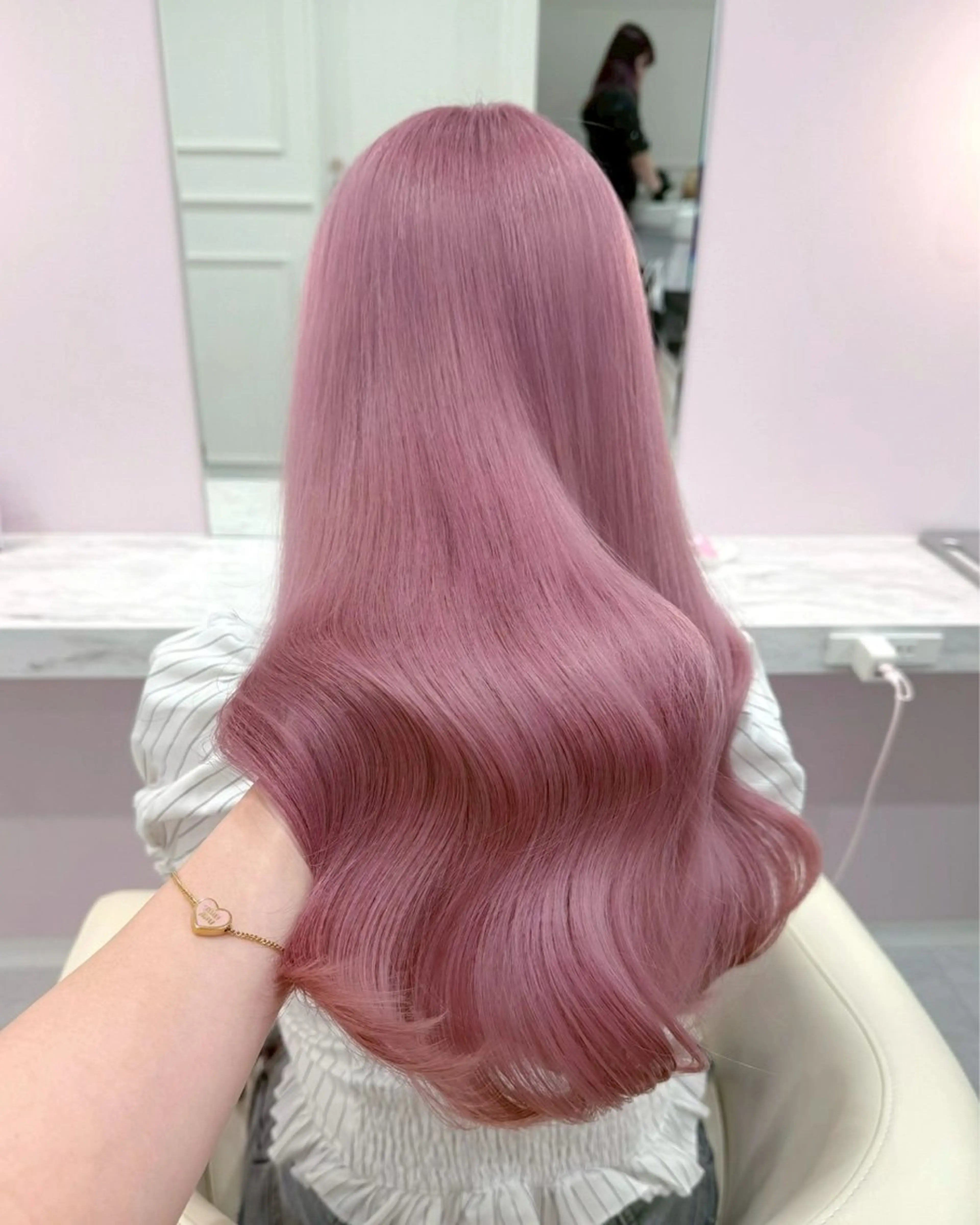 ロング カラー ブリーチ 透明感カラー ハイトーンカラー ラベンダーカラー ラベンダーピンク ヘアカラー ハイトーンカラー💞 くるみ🎀のヘアスタイル